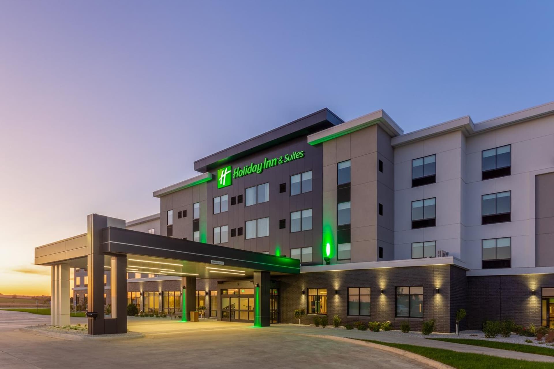 Holiday Inn & Suites Cedar Falls-Waterloo Event Ctr by IHG — hotel in Cedar Falls, Iowa