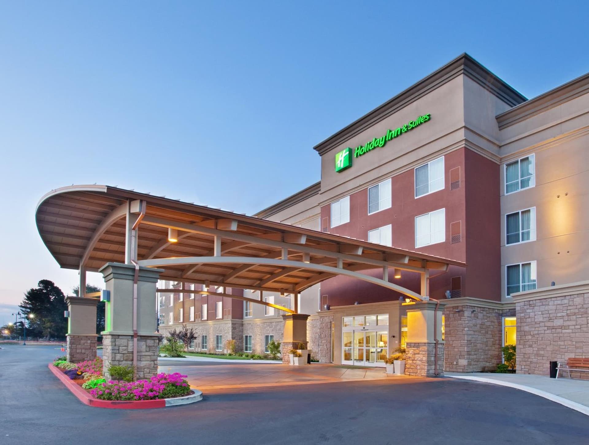 Holiday Inn & Suites Oakland - Airport by IHG — hotel in Oakland, California