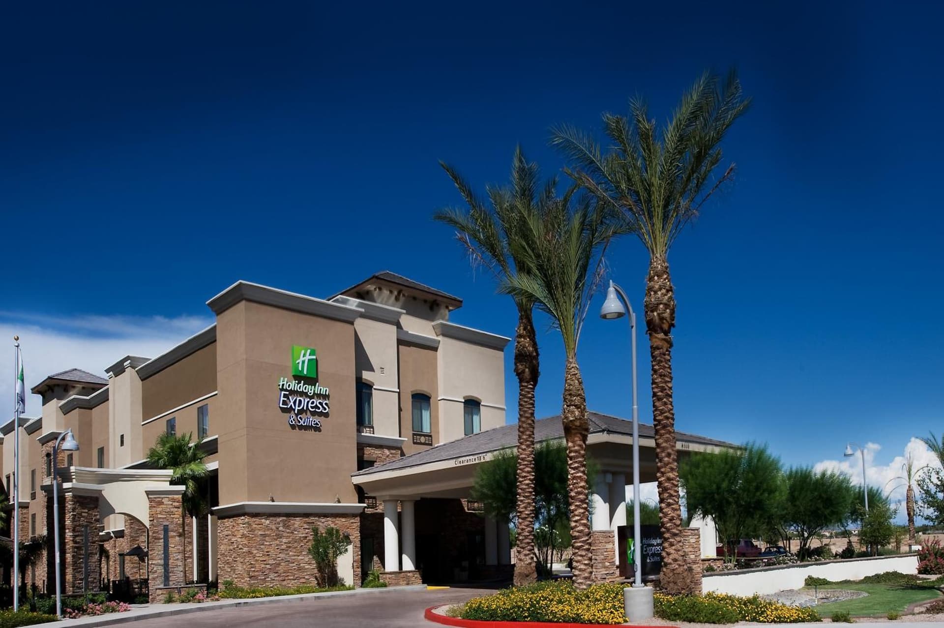 Holiday Inn Express & Suites Phoenix Glendale Dist by IHG — hotel in Glendale, Arizona