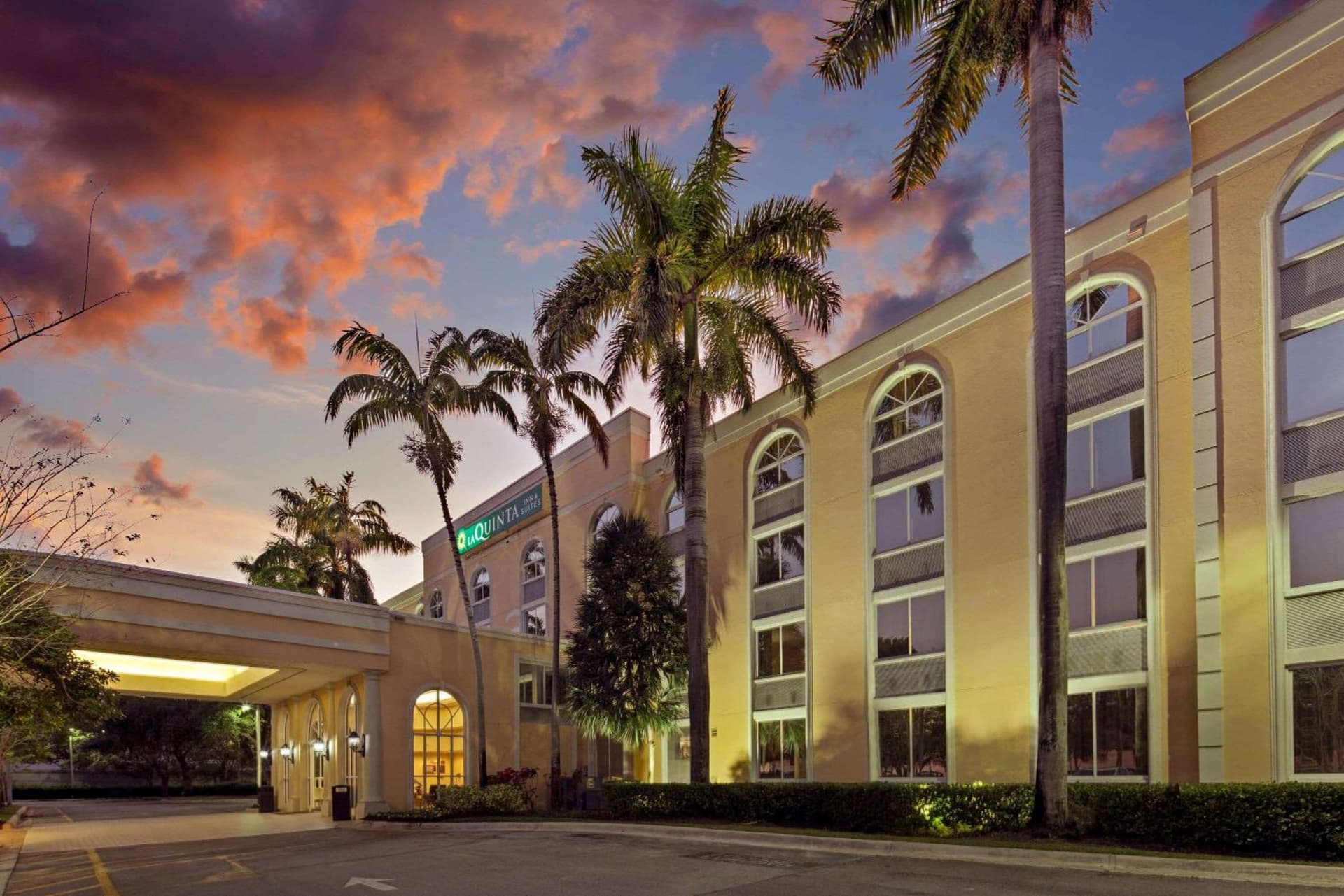 La Quinta Inn & Suites by Wyndham Sunrise — hotel in Sunrise, Florida