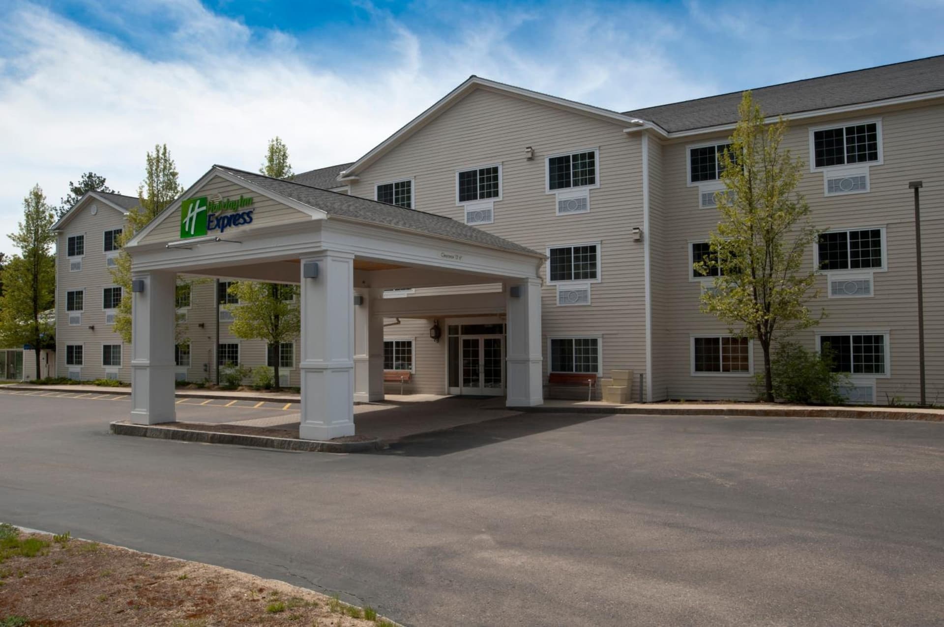 Holiday Inn Express Hotel & Suites North Conway, an IHG Hotel featured exterior or lobby in North Conway, NH — similar hotel