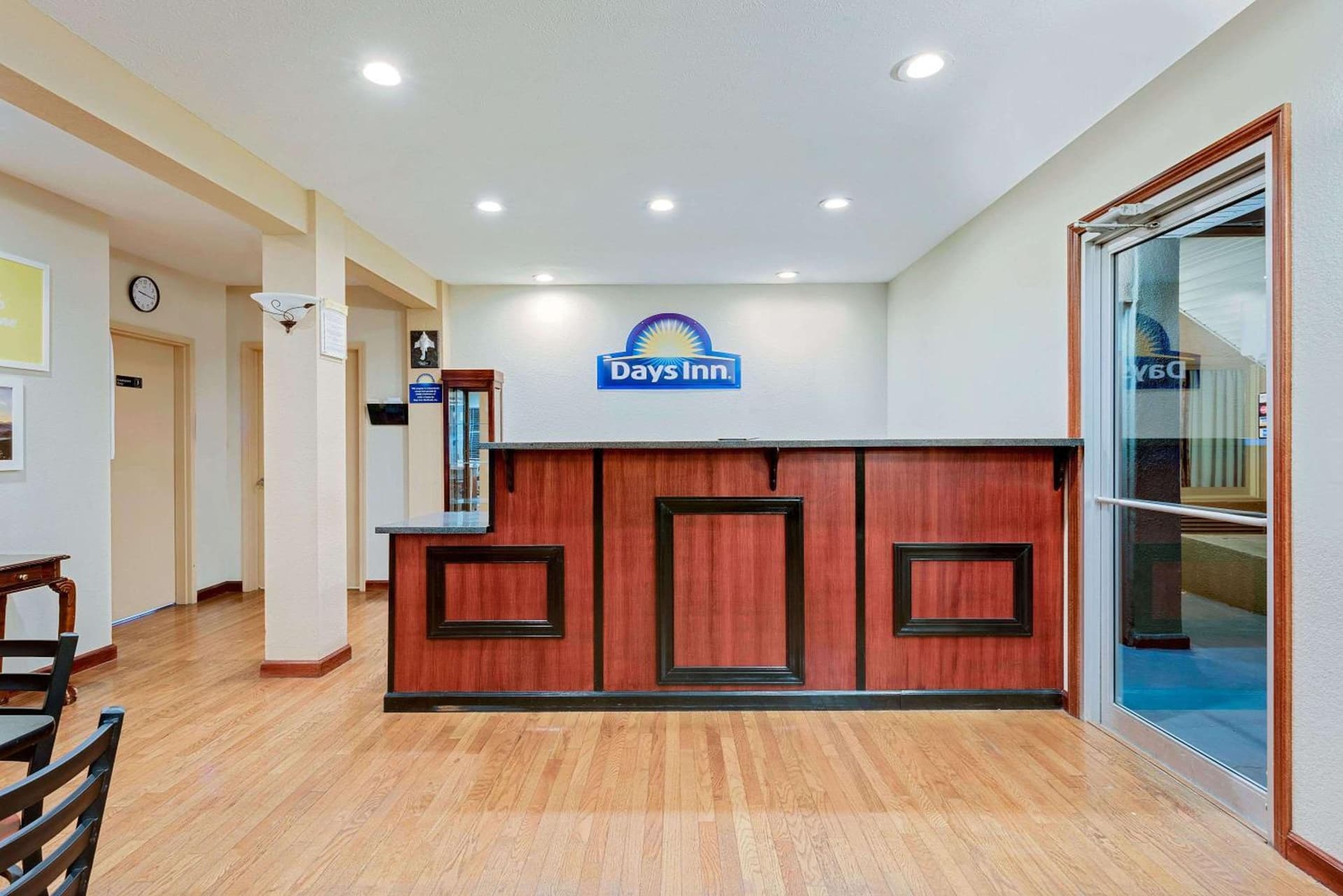Days Inn by Wyndham Fairmont interior in Fairmont, WV — gallery photo 2