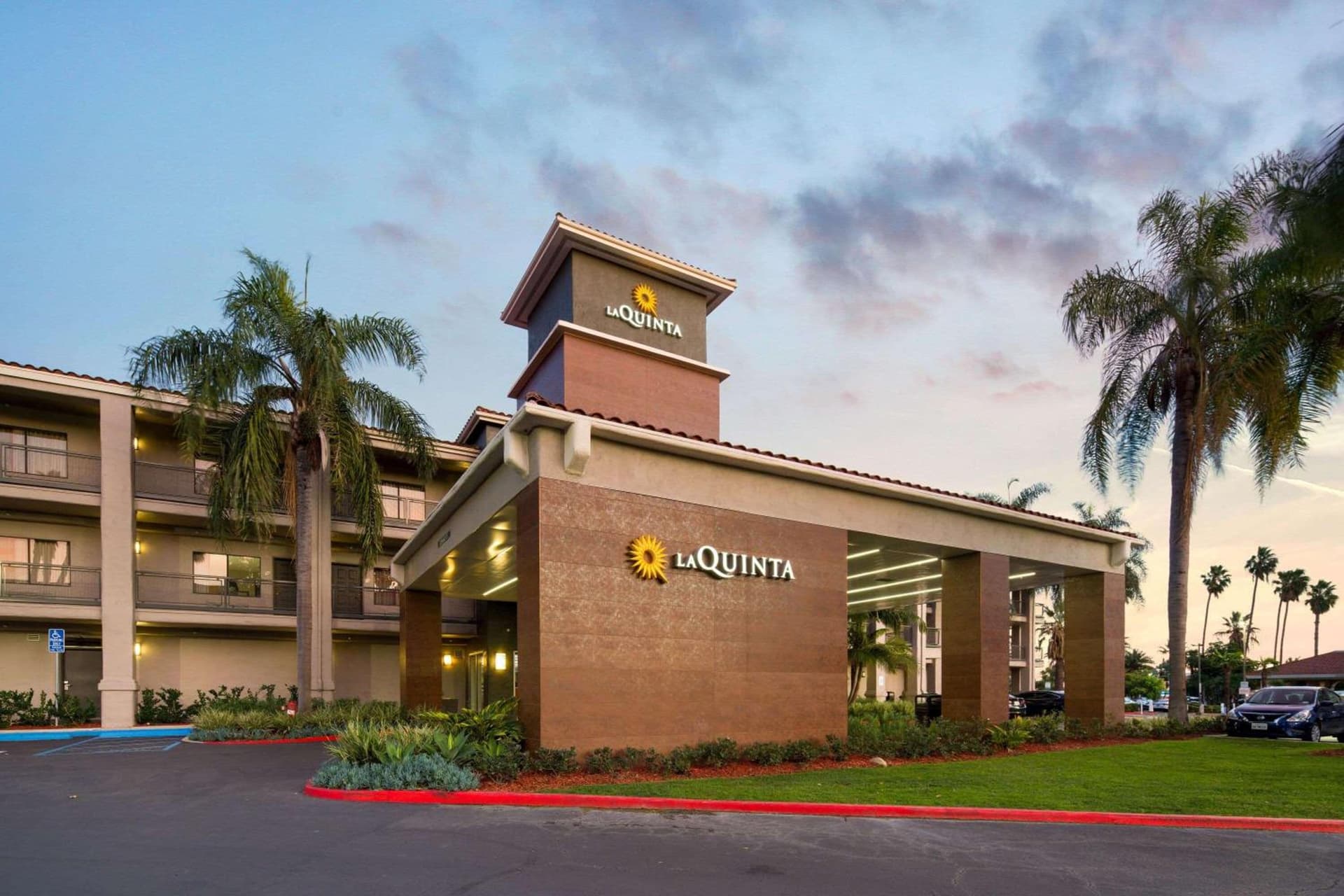 La Quinta by Wyndham Orange County Airport interior in Santa Ana, CA — gallery photo 2