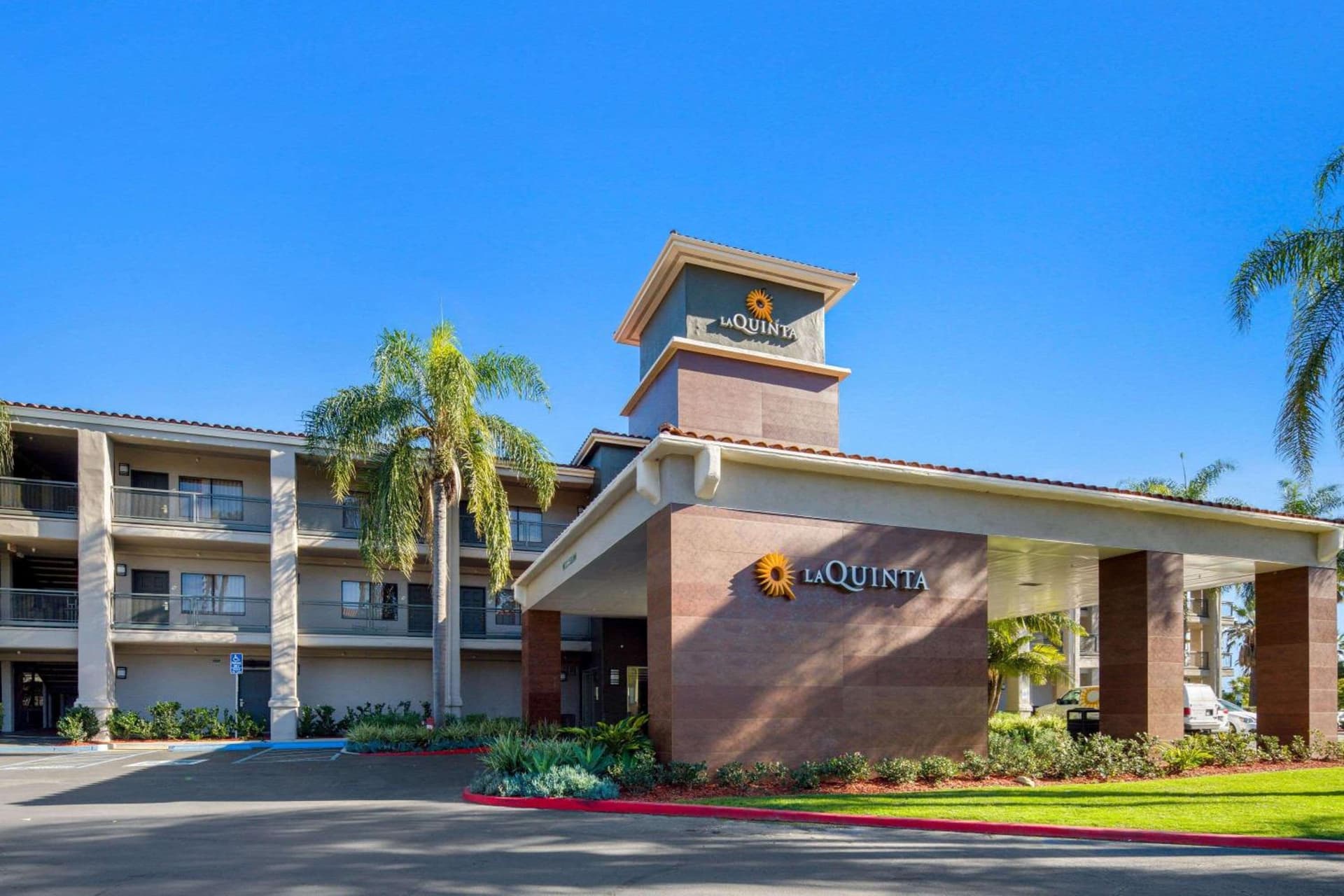 La Quinta by Wyndham Orange County Airport property views in Santa Ana, CA — gallery photo 3