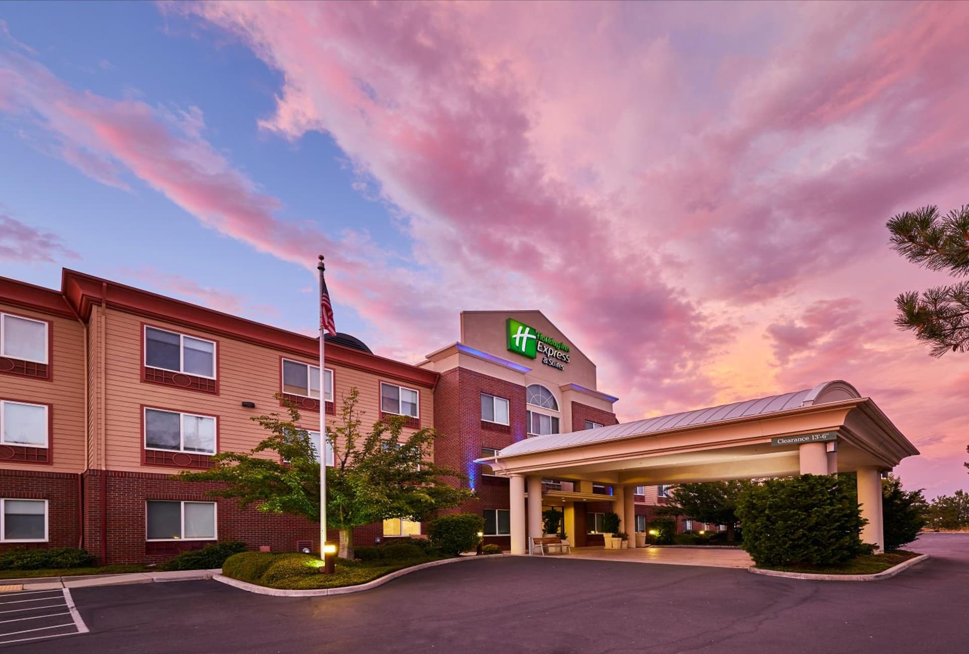 Holiday Inn Express Hotel & Suites Medford-Central Point by IHG — hotel in Rogue River, Oregon