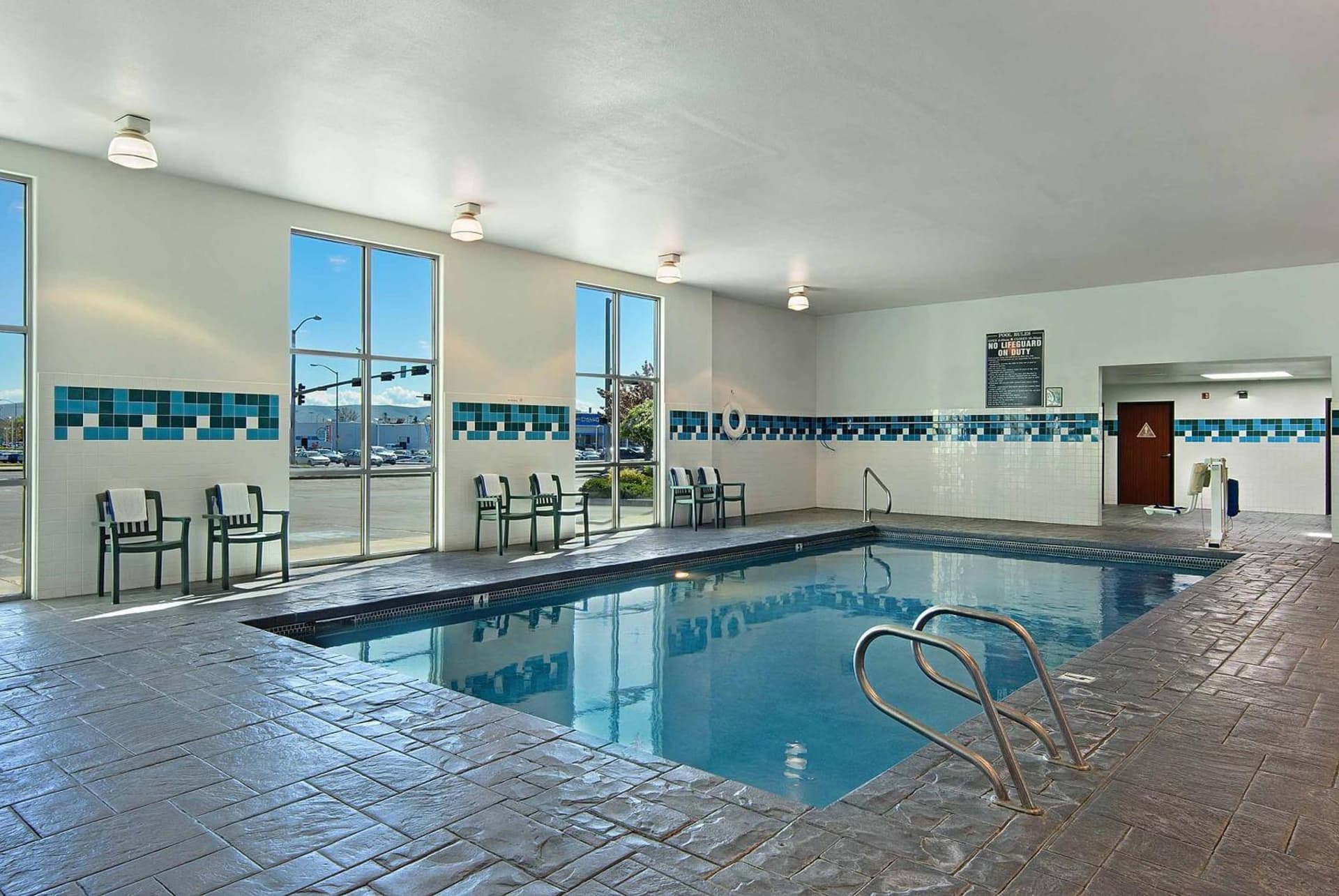 Oxford Suites Yakima interior in Yakima, WA — gallery photo 2