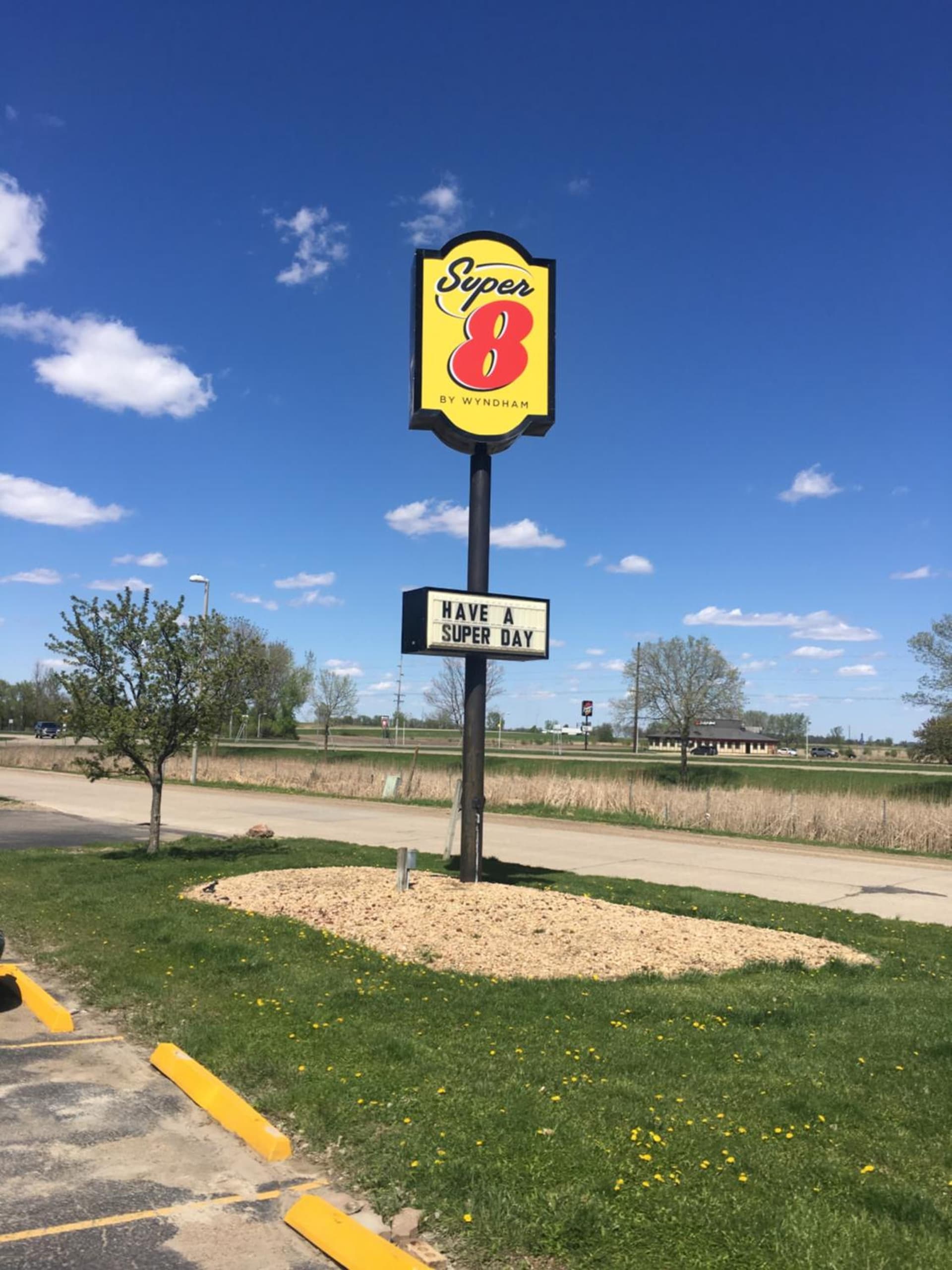 Super 8 by Wyndham Blue Earth interior in Blue Earth, MN — gallery photo 2
