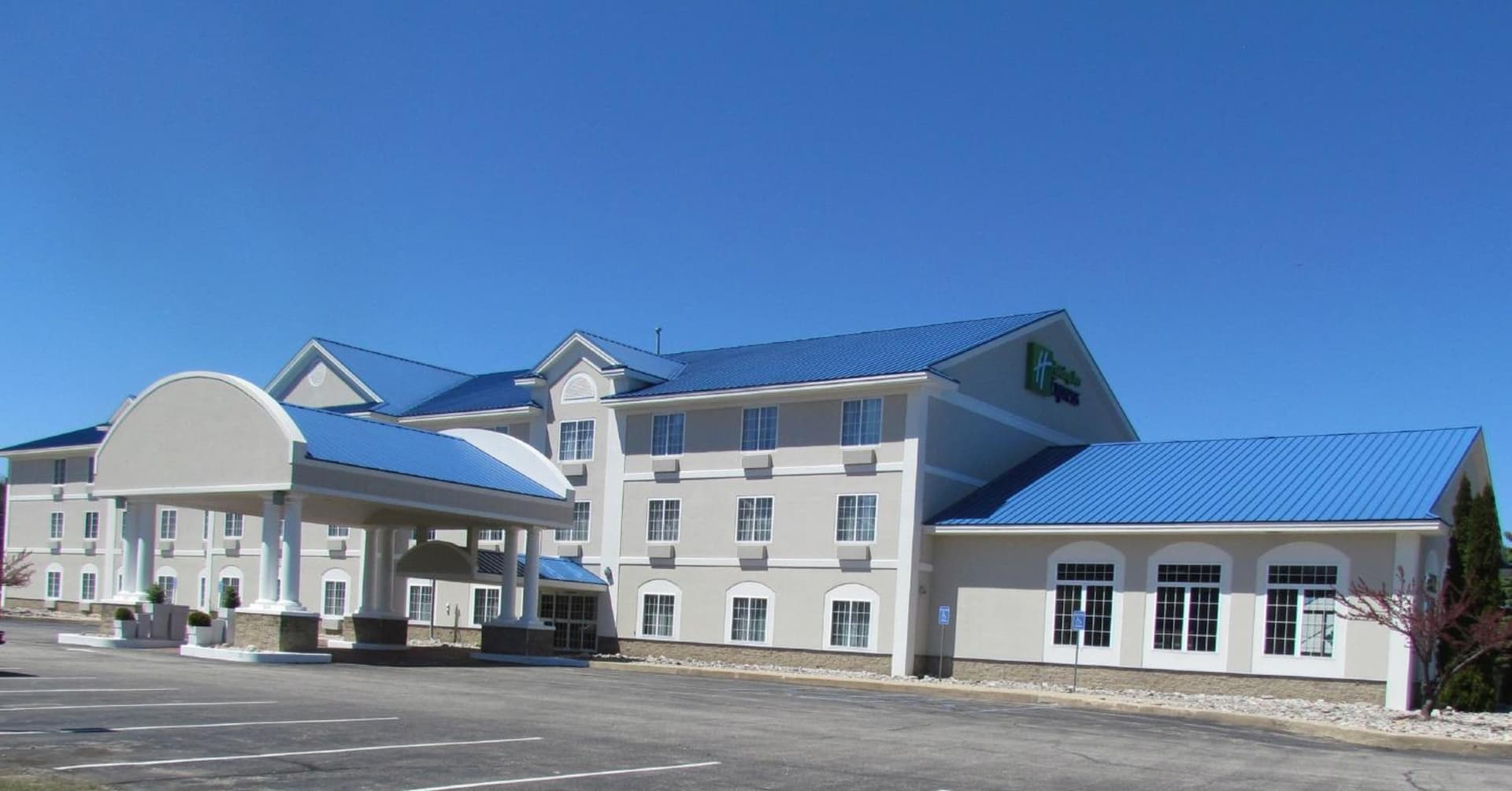 Holiday Inn Express Hotel & Suites Cadillac by IHG featured exterior or lobby in Cadillac, MI — similar hotel