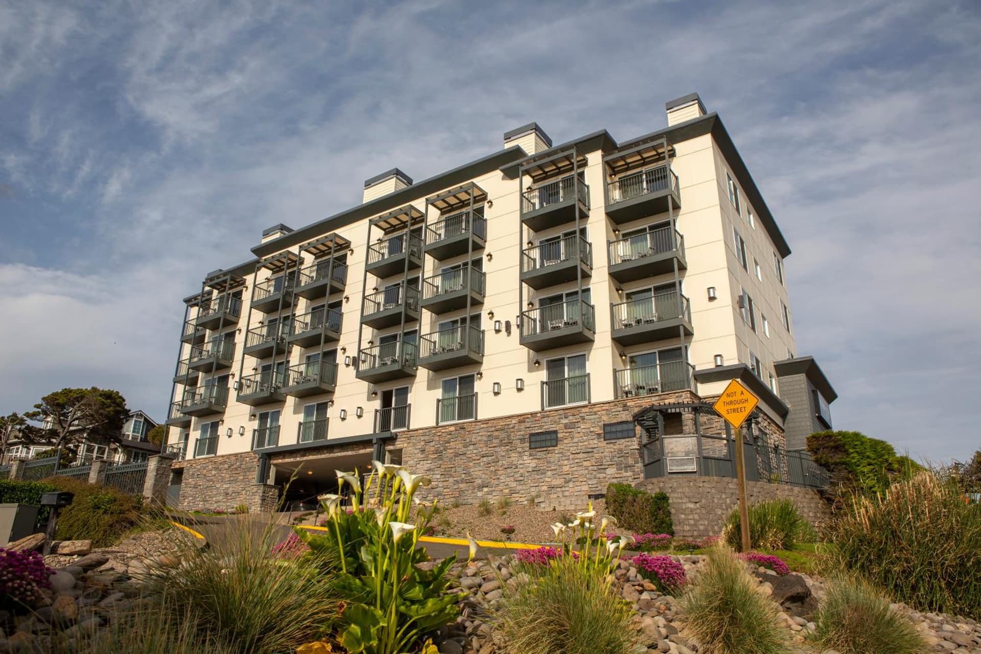 Shearwater Inn exterior or lobby in Lincoln City, OR — main listing photo