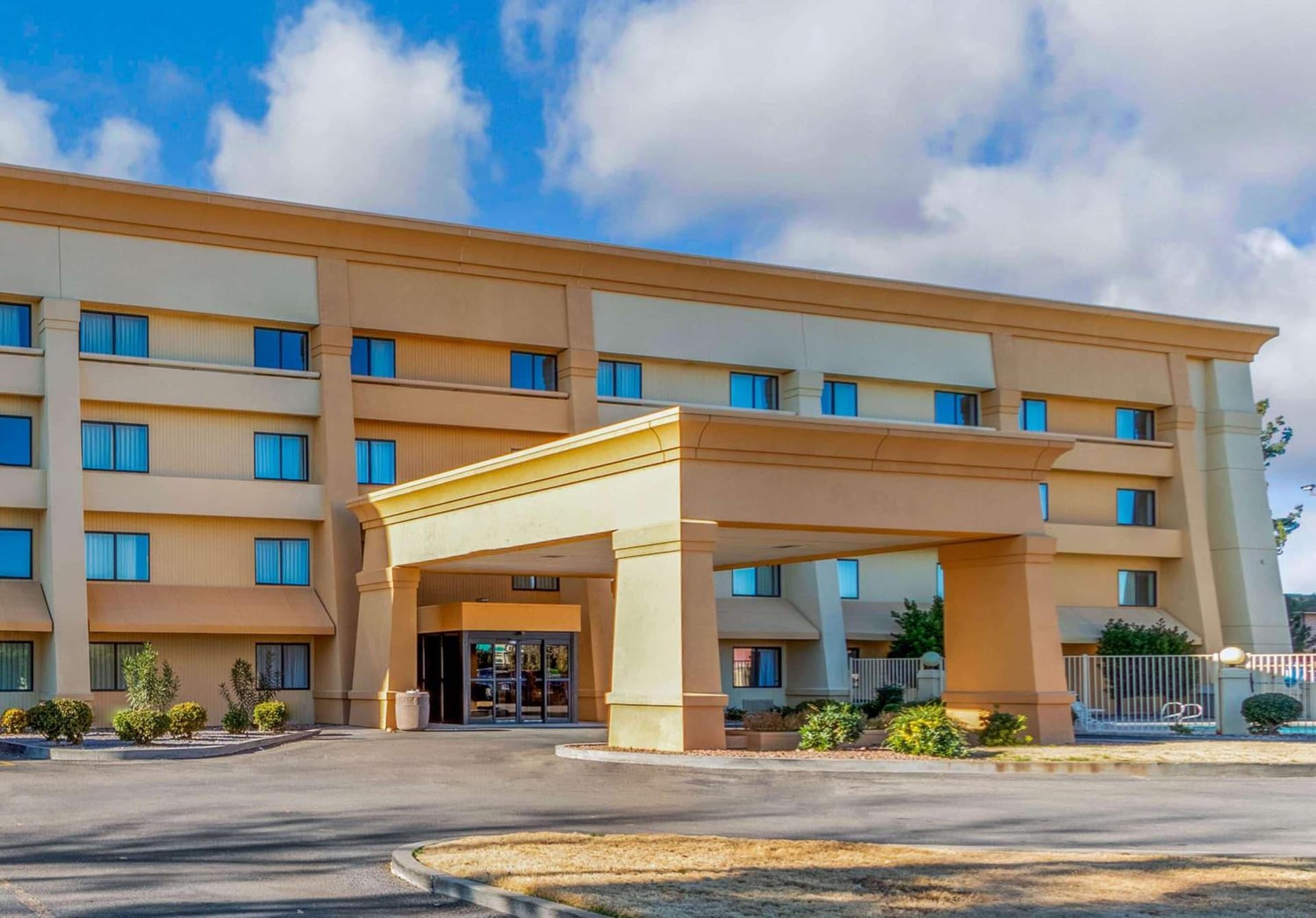 La Quinta Inn & Suites by Wyndham Las Cruces Organ Mountain — hotel in Las Cruces, New Mexico