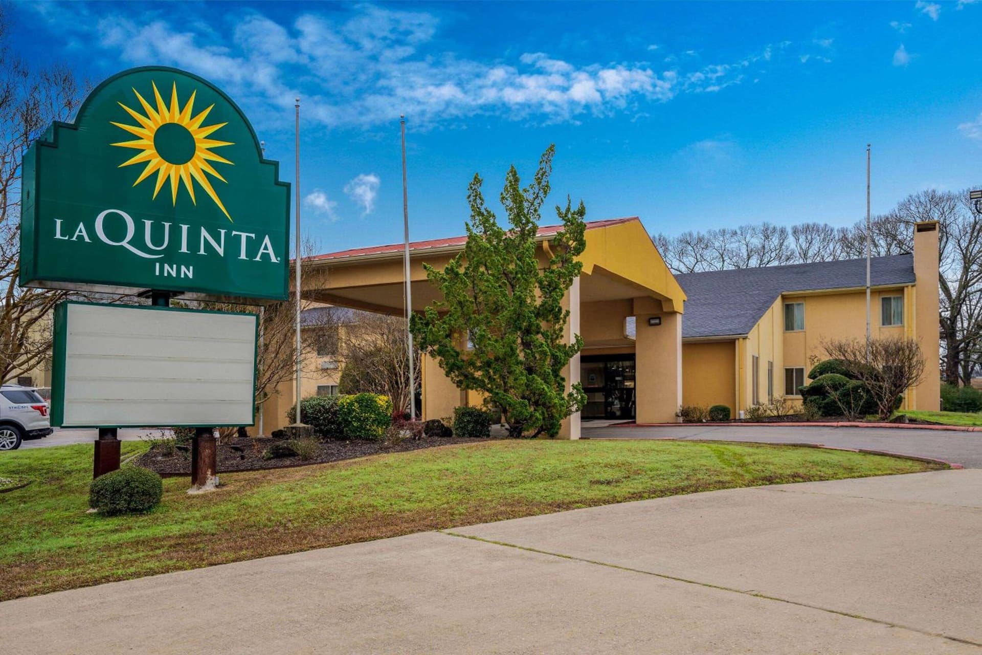 La Quinta Inn by Wyndham El Dorado featured exterior or lobby in El Dorado, AR — similar hotel