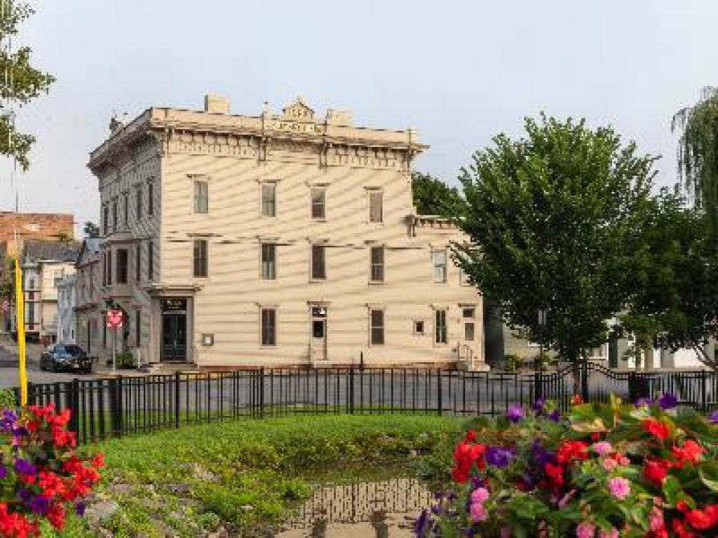 Stewart House Hotel — hotel in Hudson, New York