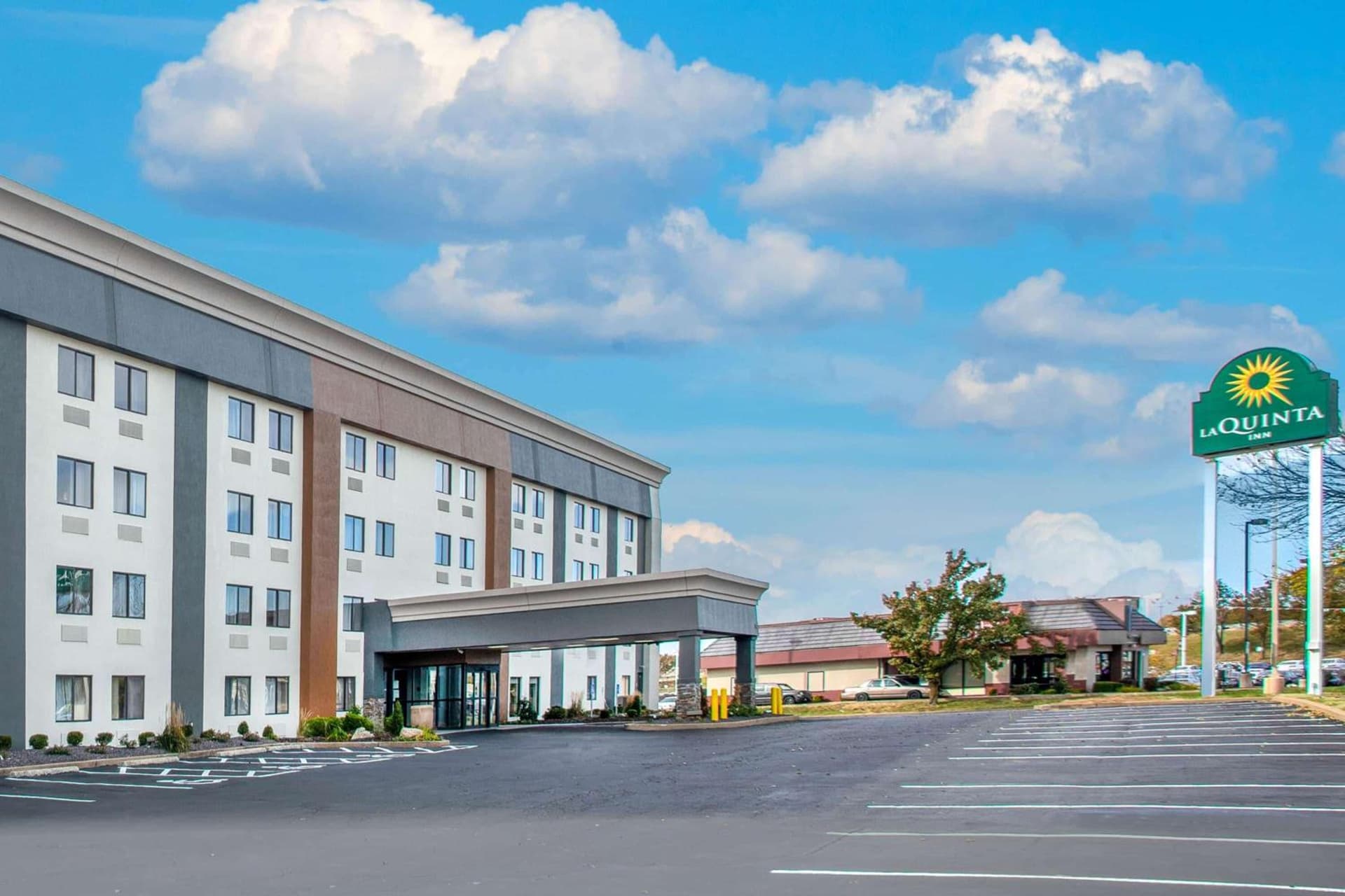La Quinta Inn & Suites by Wyndham St Louis Hazelwood North — hotel in Hazelwood, Missouri