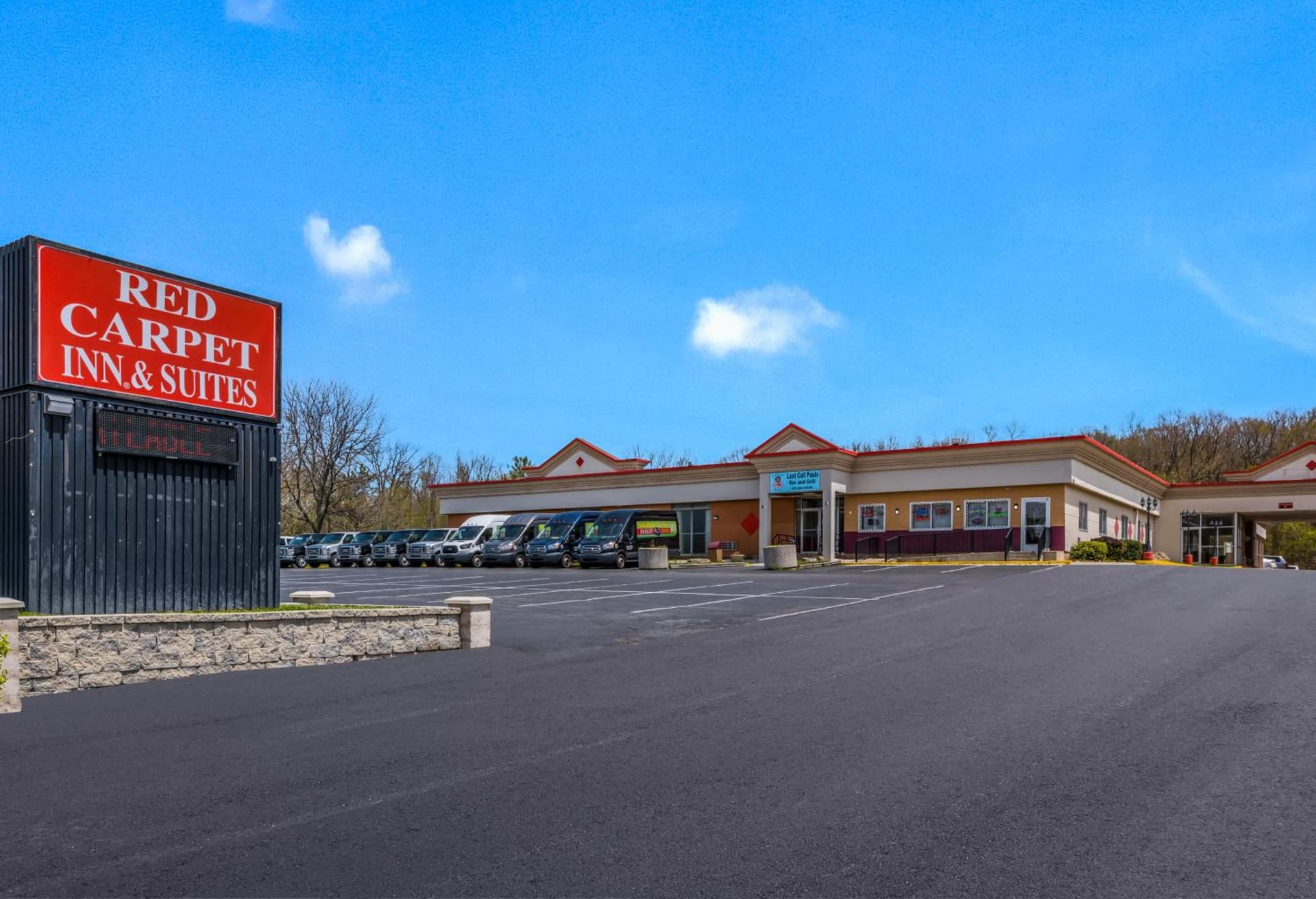 Red Carpet Inn & Suites interior in Hazleton, PA — gallery photo 2
