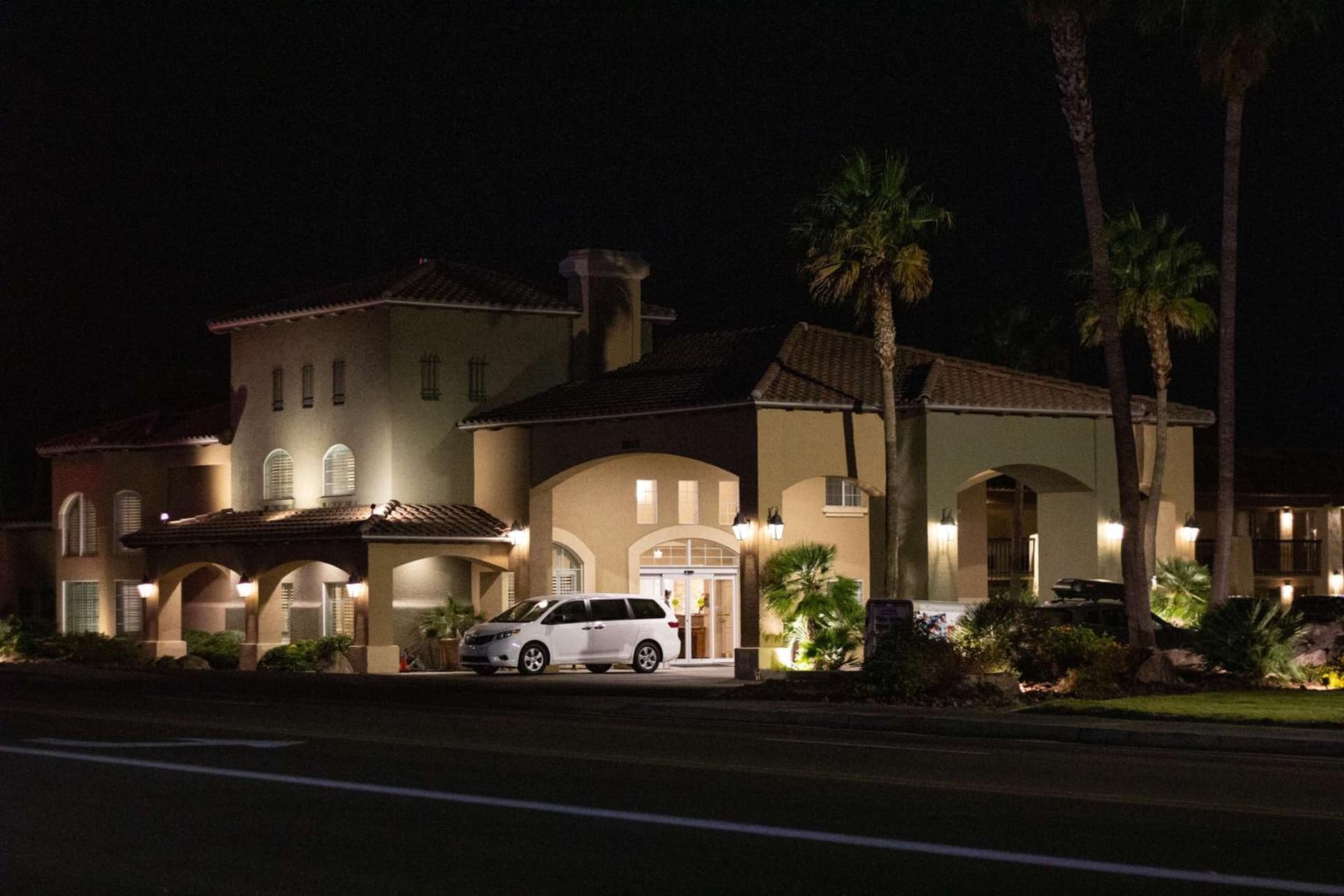 Best Western Plus A Wayfarer's Inn & Suites — hotel in Kingman, Arizona