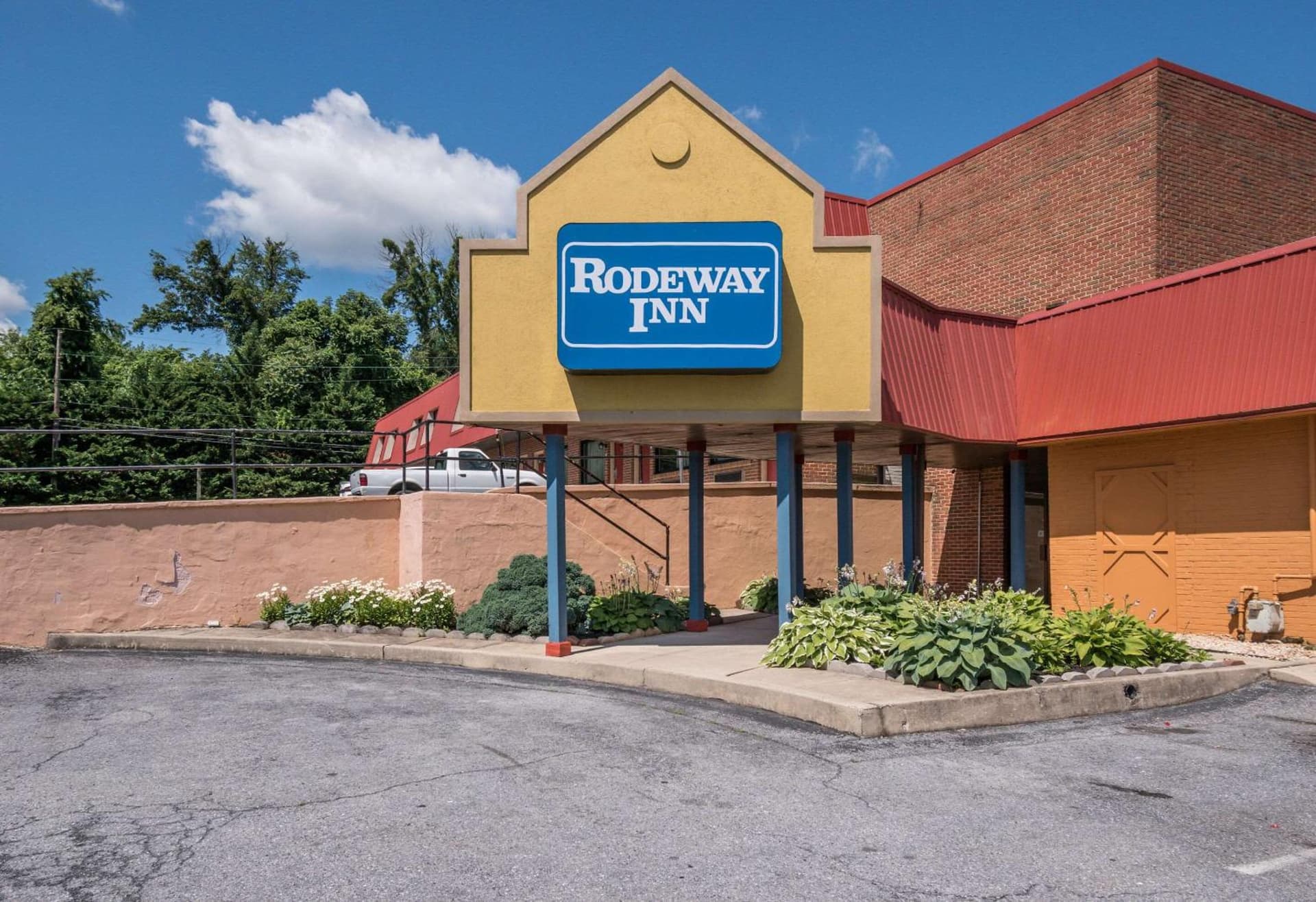 Rodeway Inn Wormleysburg – Harrisburg featured exterior or lobby in Harrisburg, PA — similar hotel