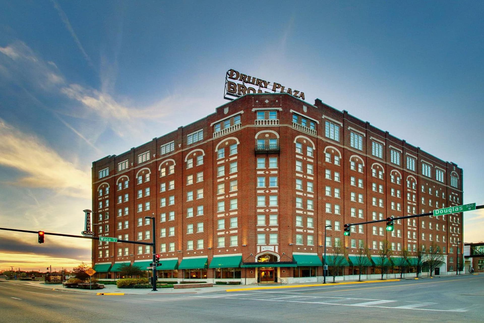 Drury Plaza Hotel Broadview Wichita — hotel in Wichita, Kansas