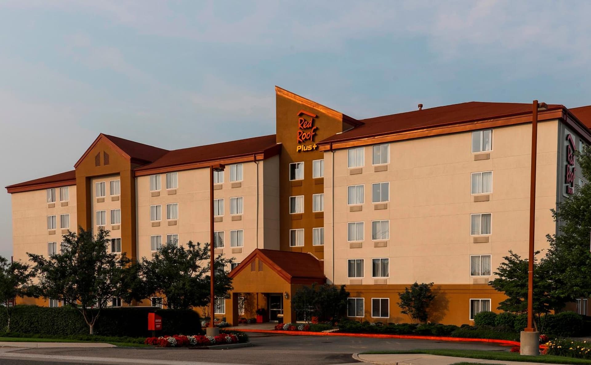 Red Roof Inn PLUS Long Island - Garden City — hotel in Westbury, New York