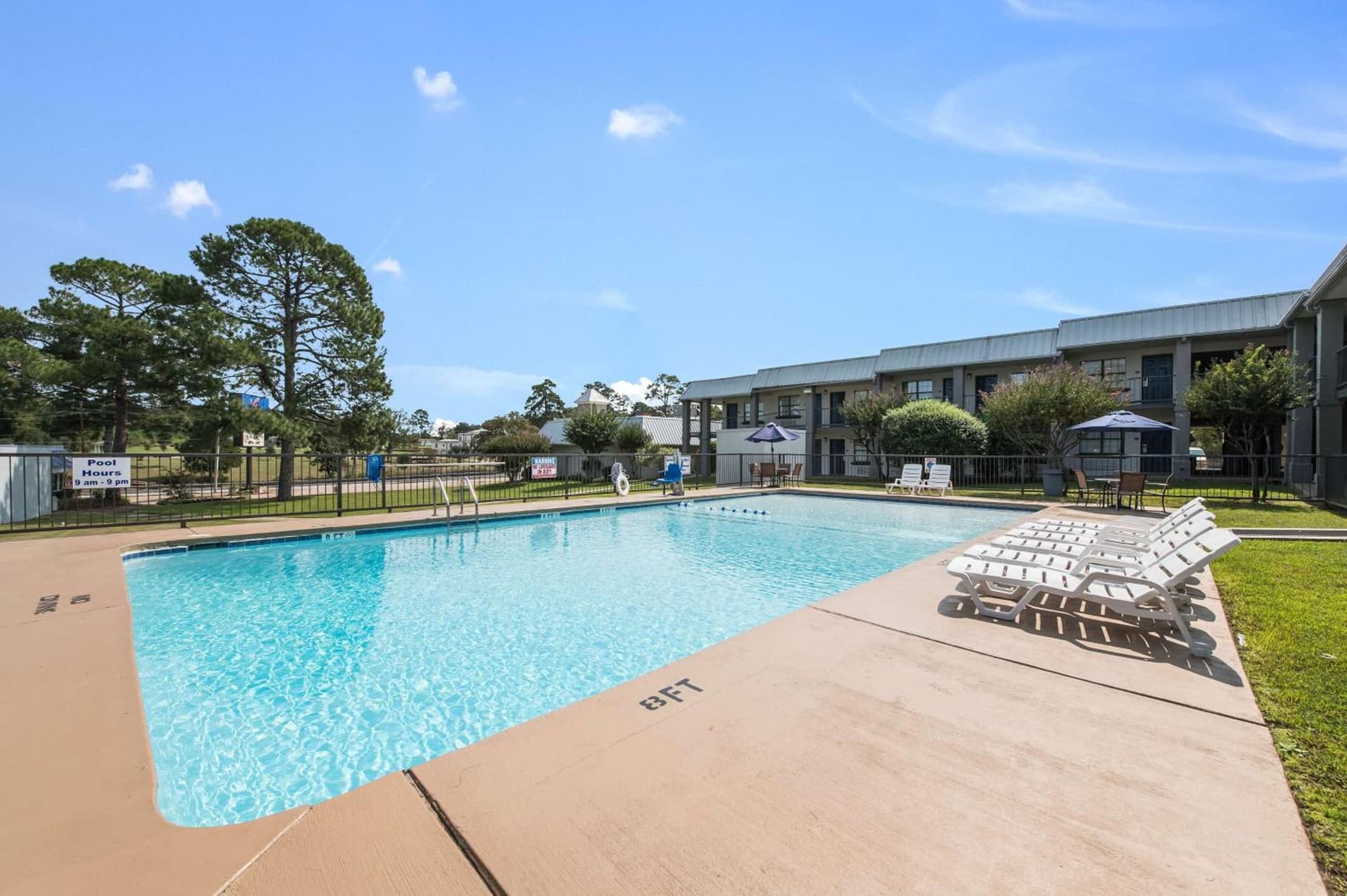 Motel 6-Kilgore, TX interior in Kilgore, TX — gallery photo 2