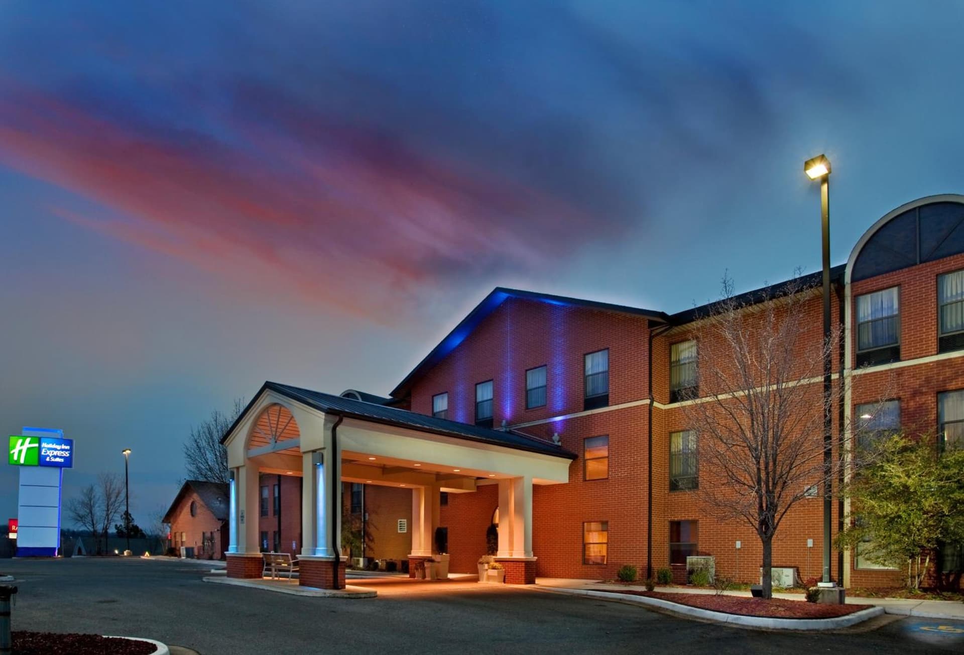 Holiday Inn Express & Suites Batesville by IHG featured exterior or lobby in Batesville, AR — similar hotel