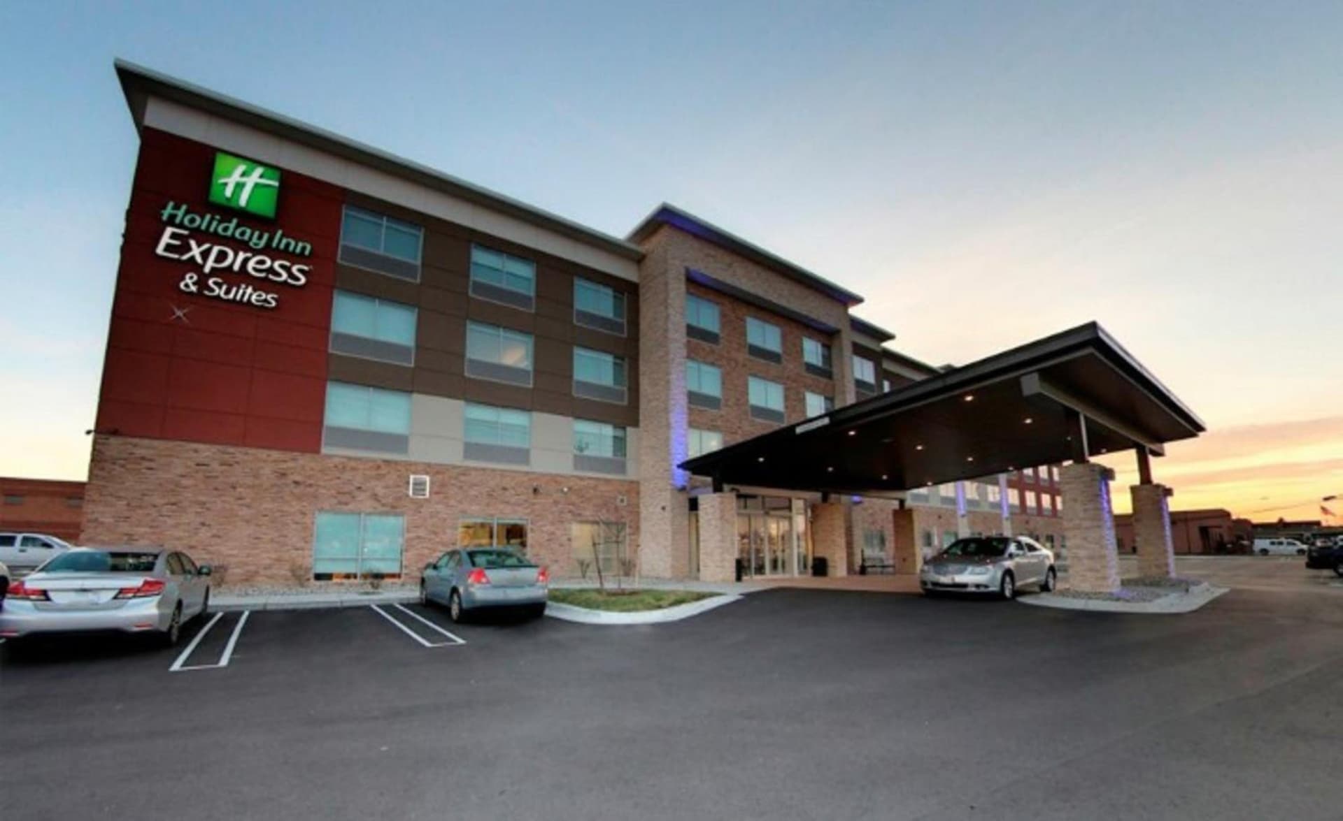 Holiday Inn Express & Suites - Detroit North - Roseville by IHG — hotel in Roseville, Michigan