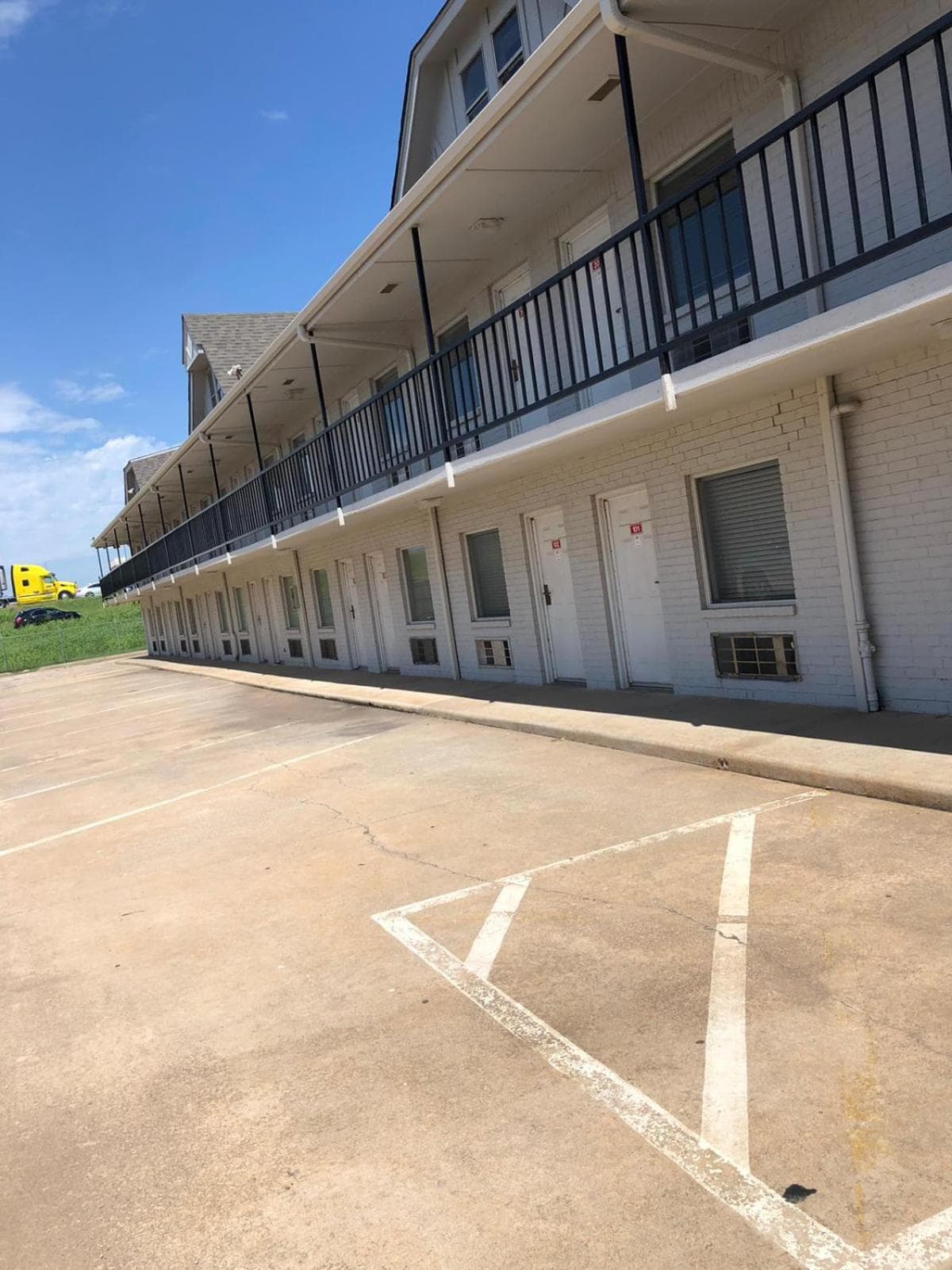BestWay Inn Oklahoma City Airport featured exterior or lobby in Oklahoma City, OK — similar hotel