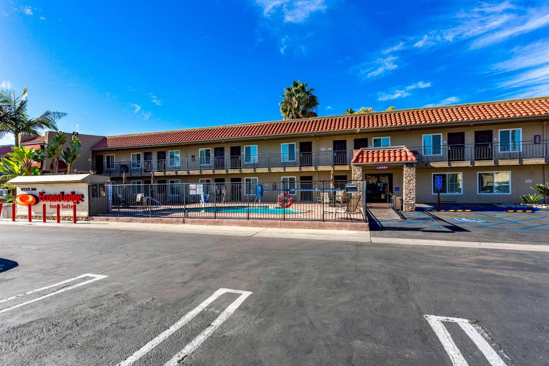 Econo Lodge Inn & Suites Escondido Downtown — hotel in Escondido, California