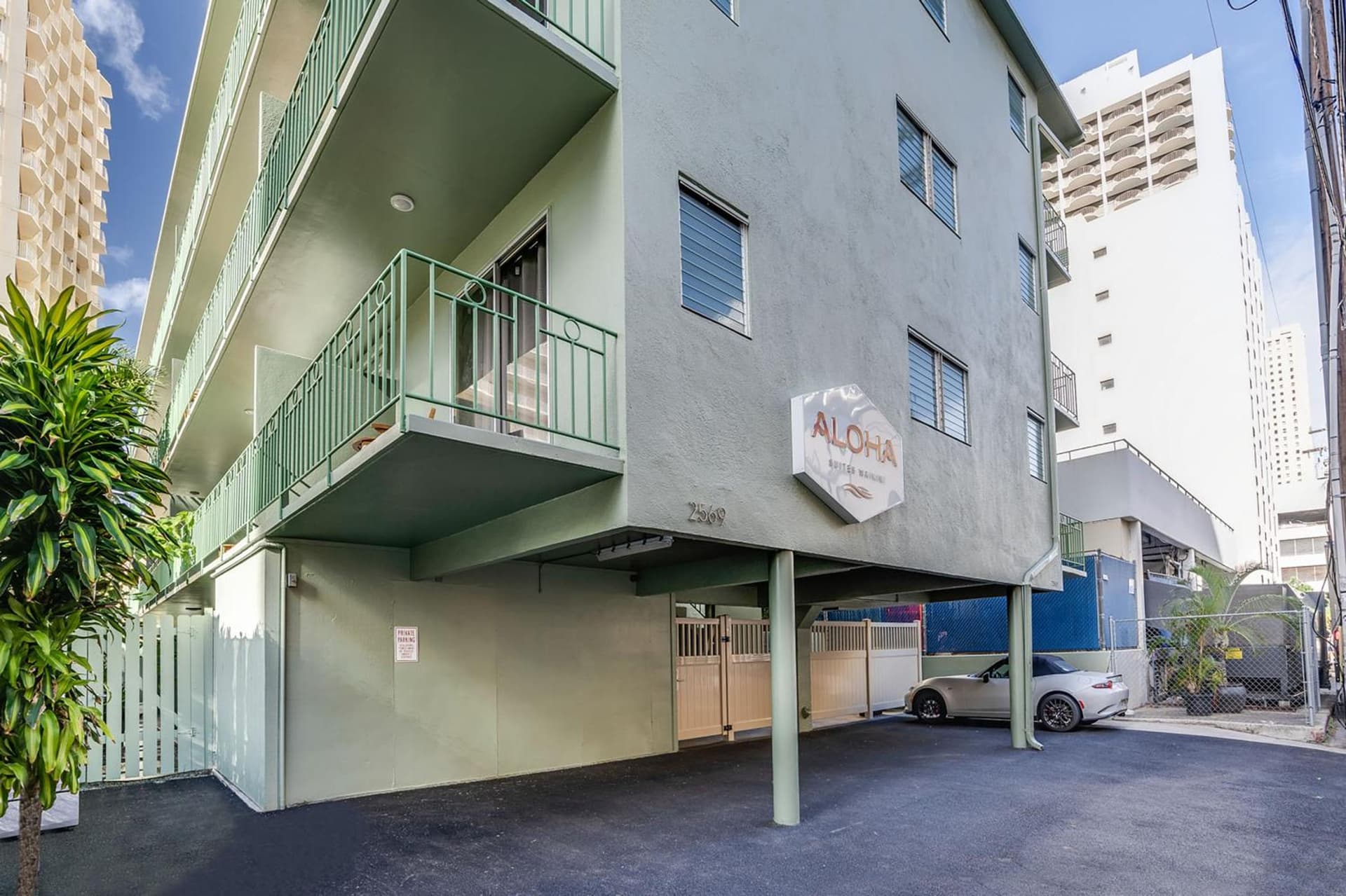 Aloha Suites Waikiki featured exterior or lobby in Honolulu, HI — similar hotel