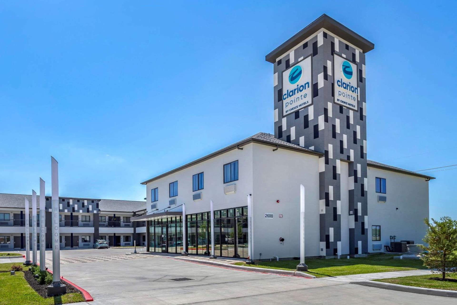 Clarion Pointe Port Arthur-Beaumont South featured exterior or lobby in Port Arthur, TX — similar hotel