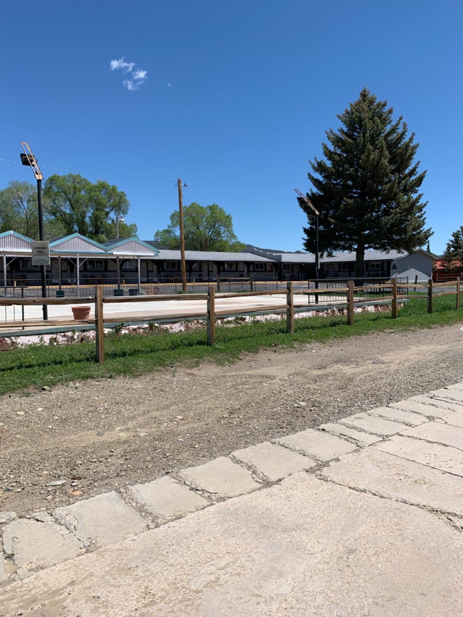Raton’s Peak Inn property views in Raton, NM — gallery photo 3