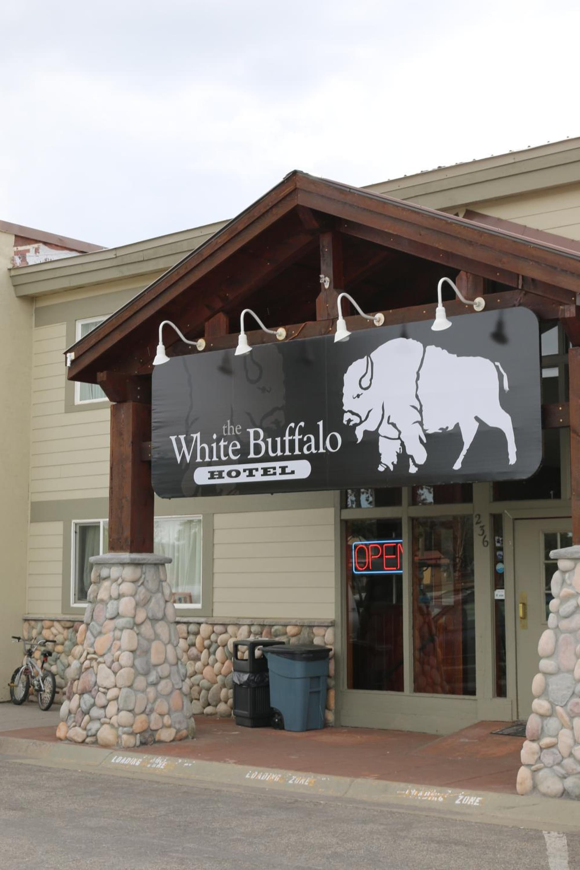 White Buffalo Hotel — hotel in West Yellowstone, Montana