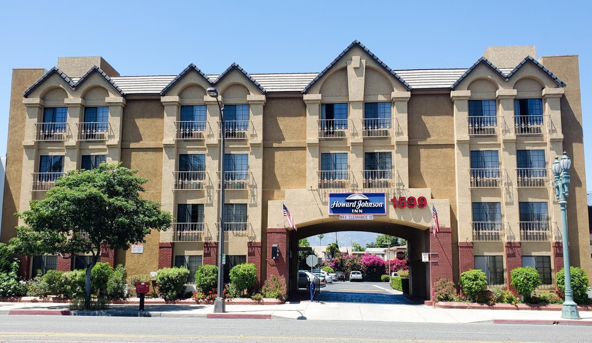 Howard Johnson by Wyndham Pasadena featured exterior or lobby in Pasadena, CA — similar hotel