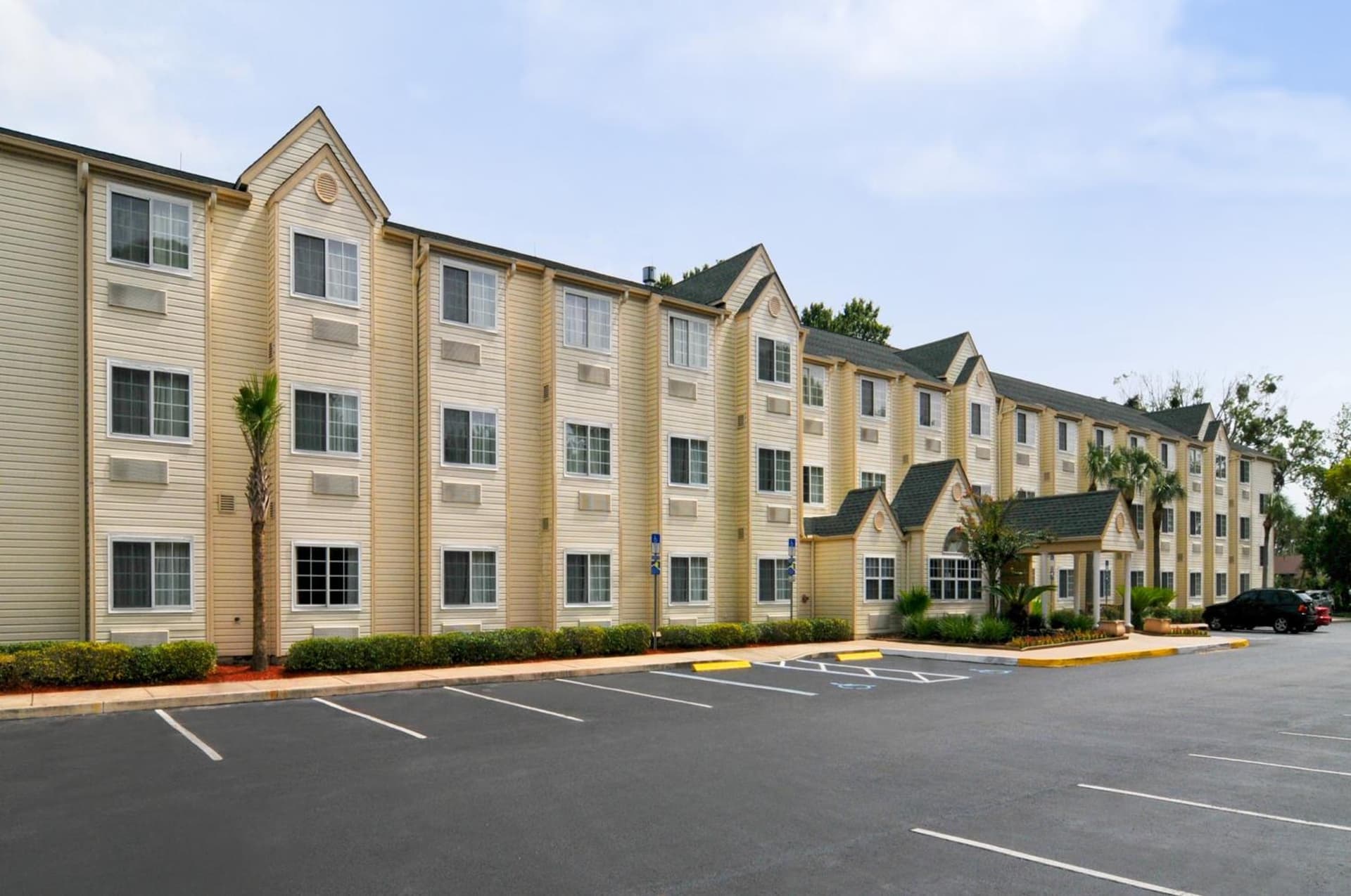 Hometown Inn & Suites Jacksonville Butler Blvd./Southpoint — hotel in Jacksonville, Florida