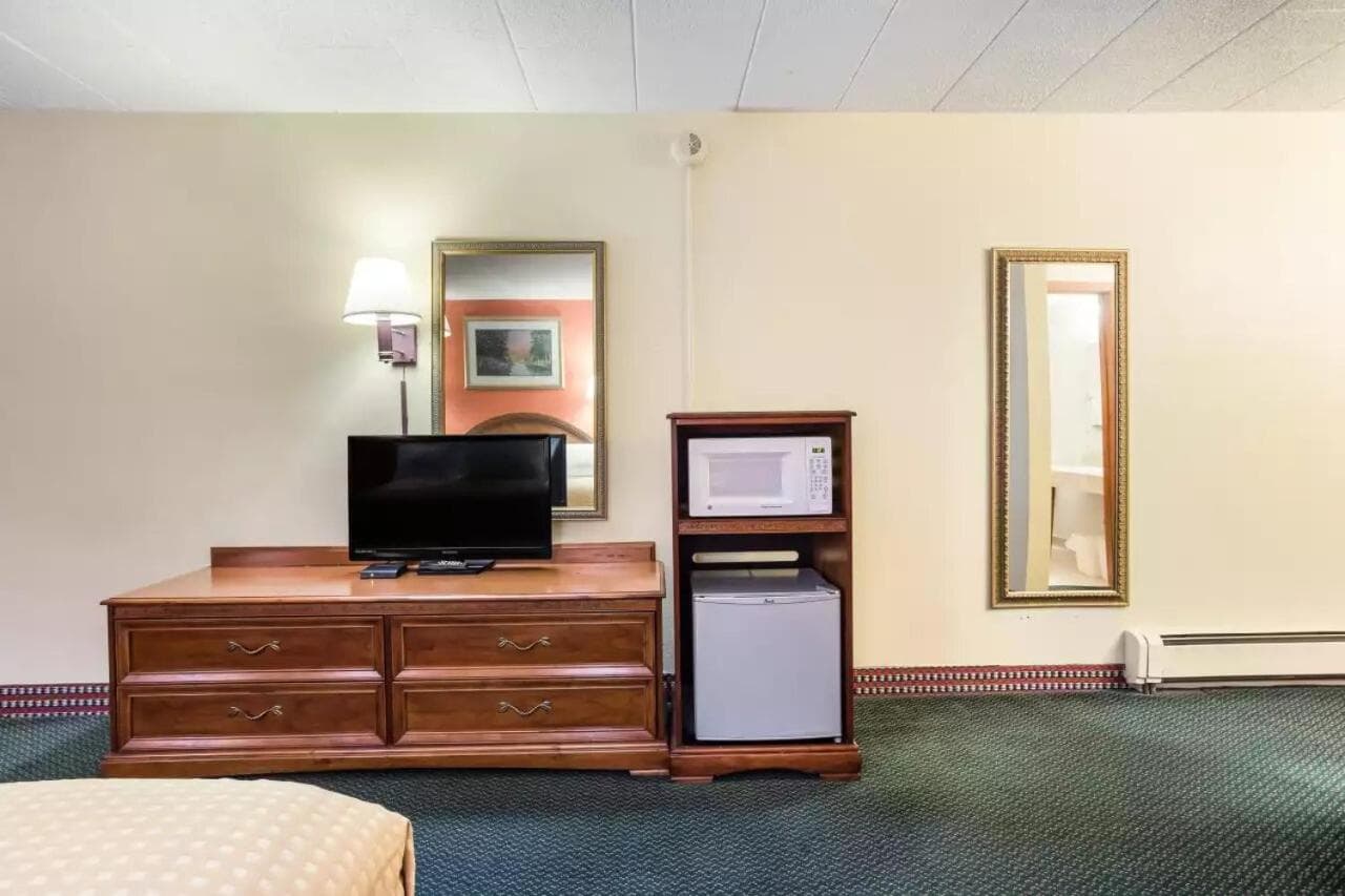 Royal Inn Clearfield interior in Clearfield, PA — gallery photo 2