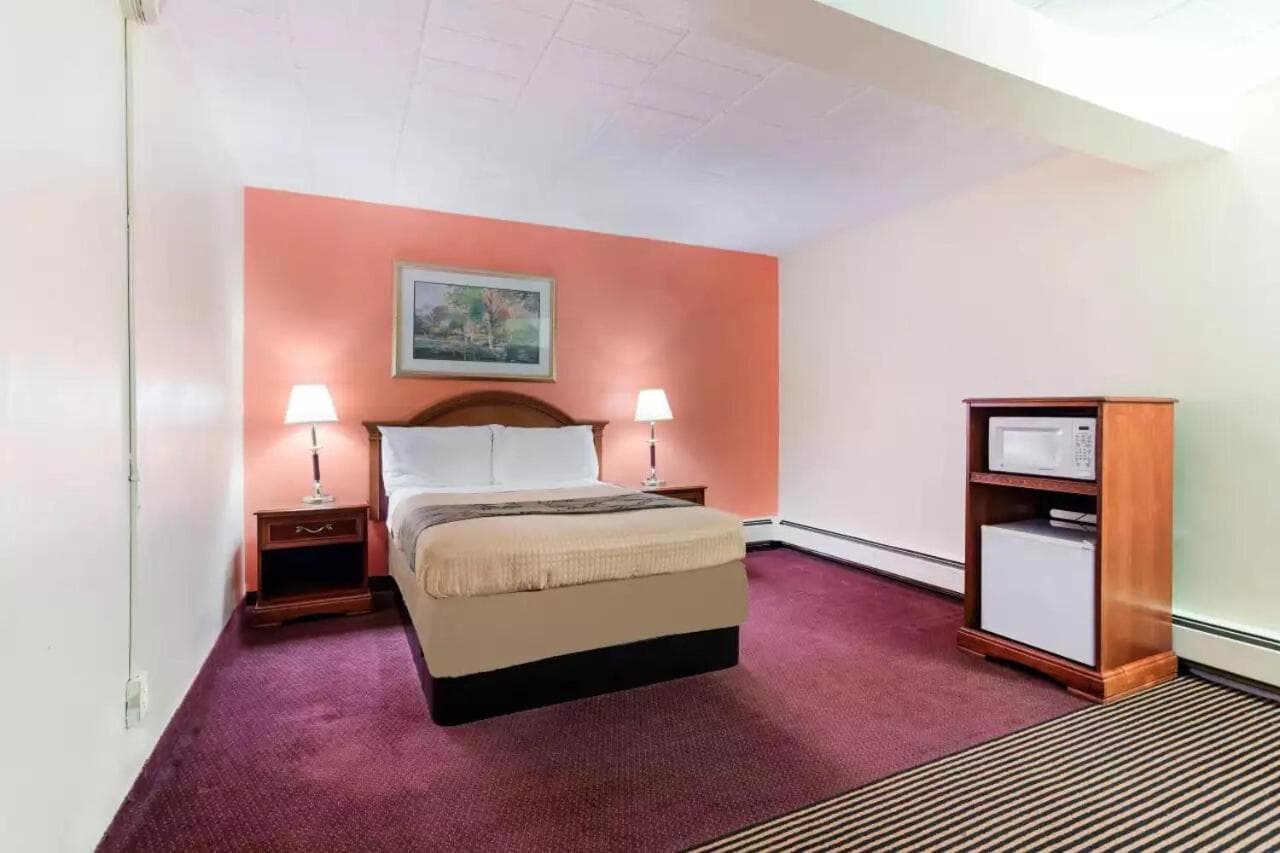 Royal Inn Clearfield property views in Clearfield, PA — gallery photo 3