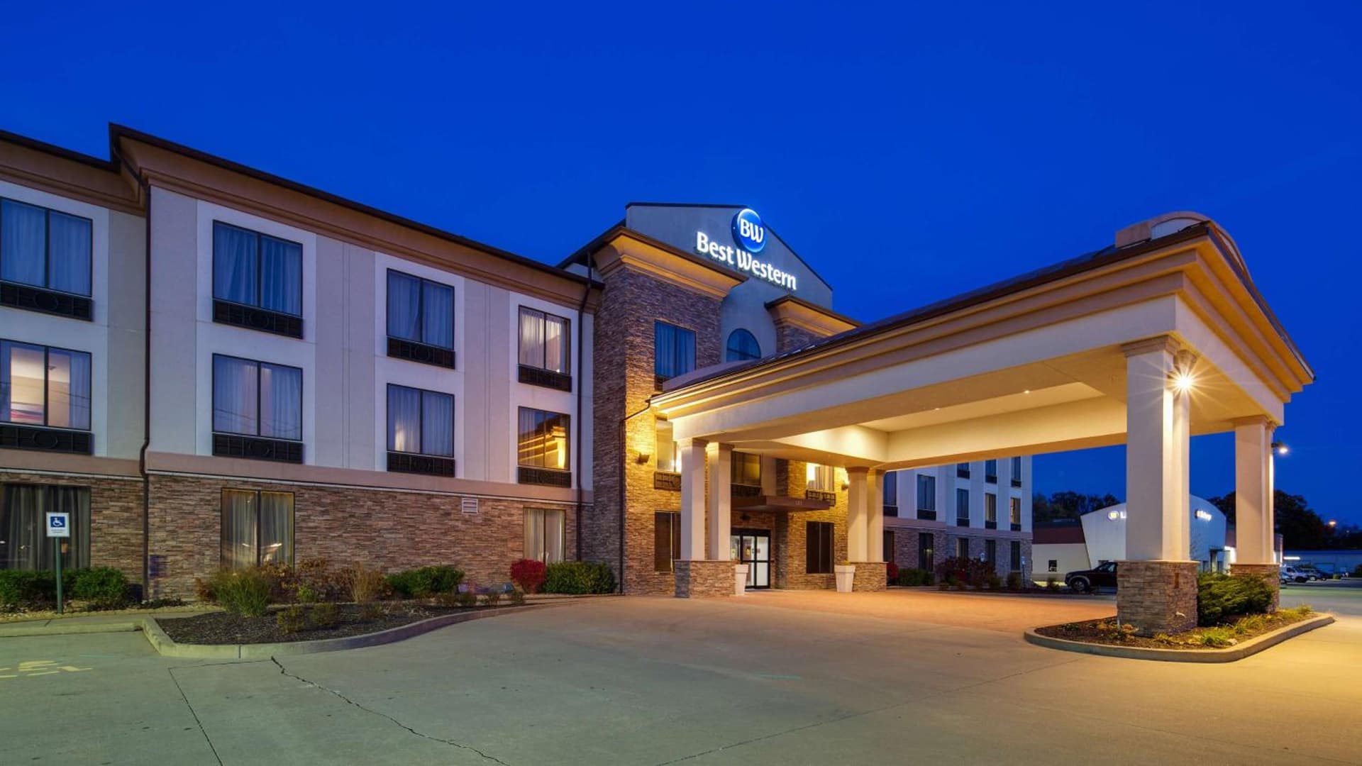 Best Western St. Louis Airport North Hotel & Suites — hotel in Hazelwood, Missouri
