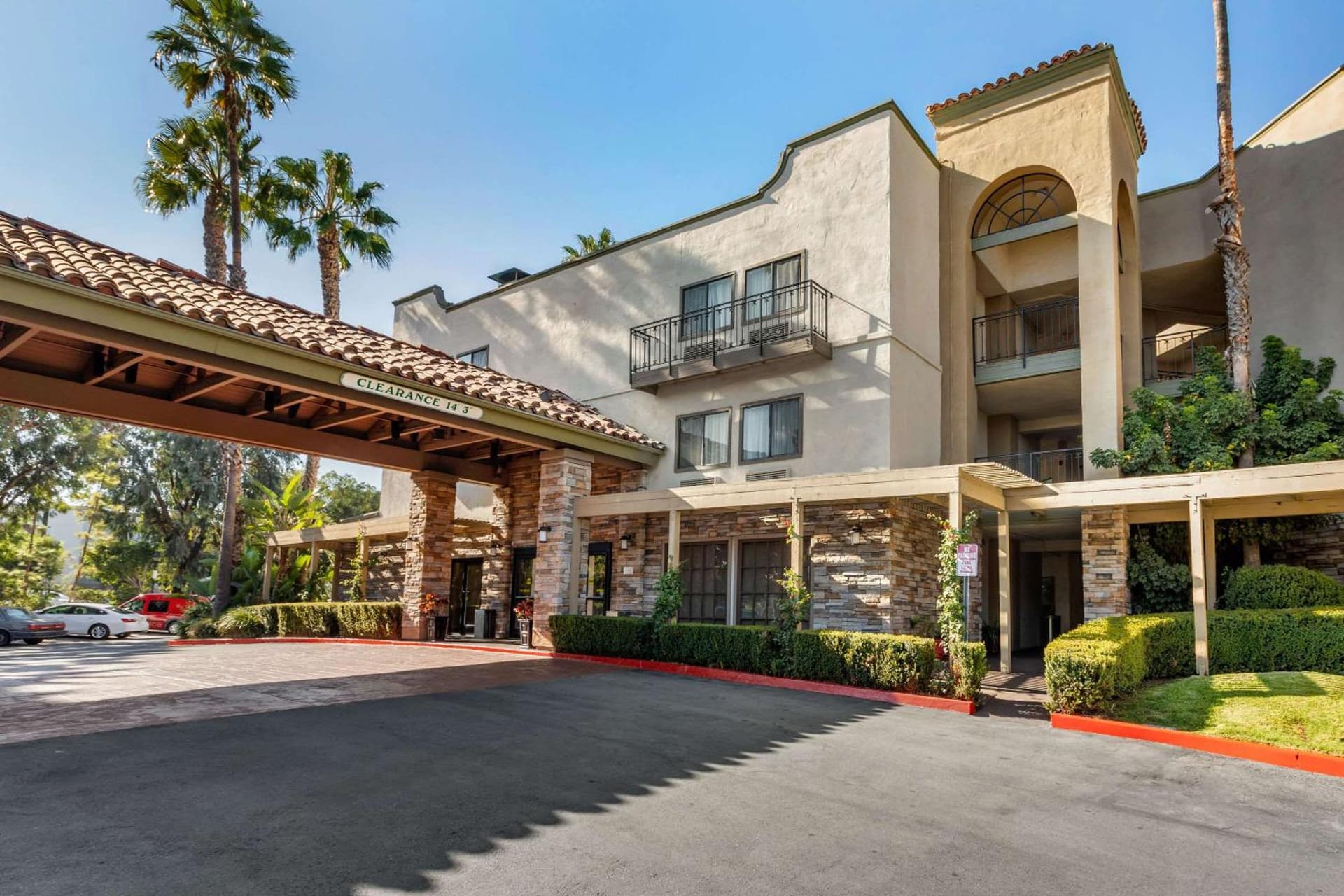 Comfort Inn & Suites Orange County John Wayne Airport — hotel in Santa Ana, California