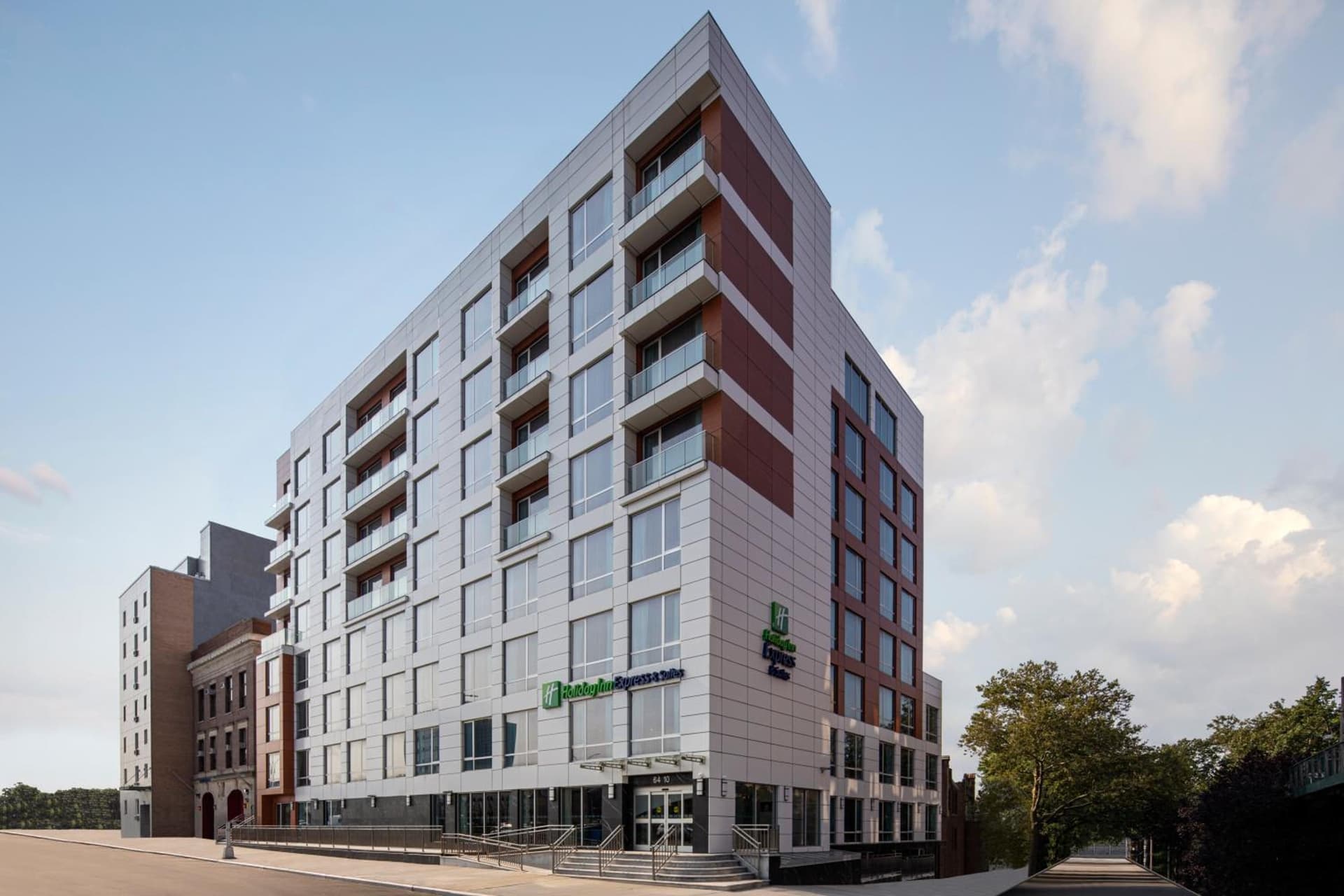 Holiday Inn Express & Suites Woodside LaGuardia Airport — hotel in Queens, New York