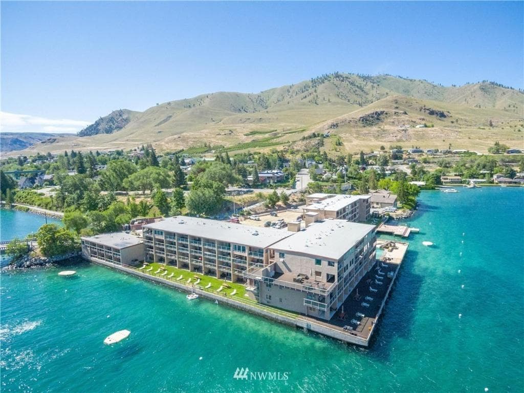 Grandview Lake Chelan- Waterfront View, Pool, Hot tub, Golf, 1 Min To Downtown featured exterior or lobby in Chelan, WA — similar hotel
