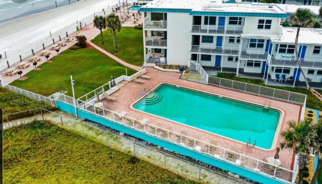 Oceanfront escape with 2 pools! property views in Daytona Beach, FL — gallery photo 3