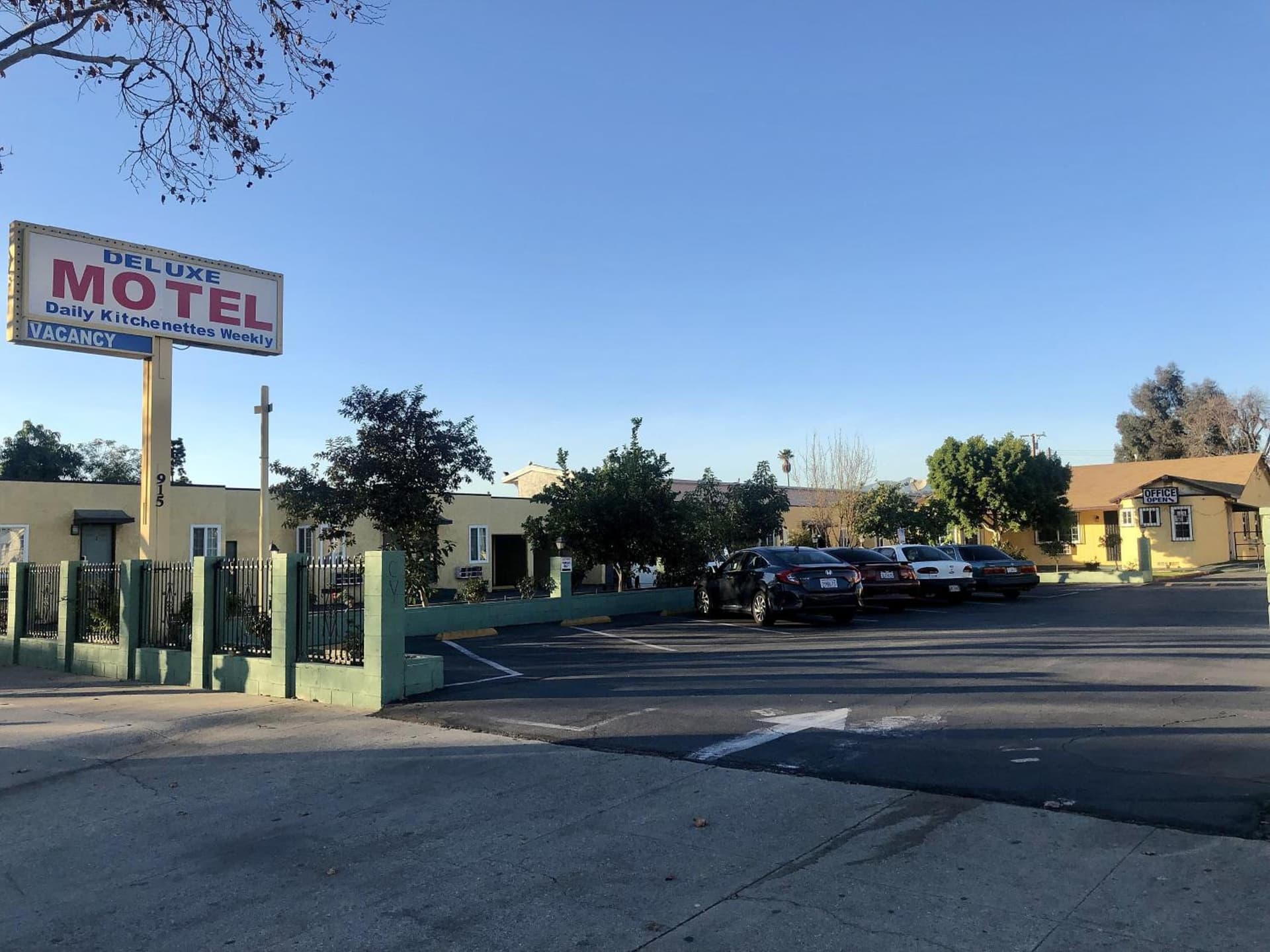 Deluxe Inn — hotel in Pomona, California