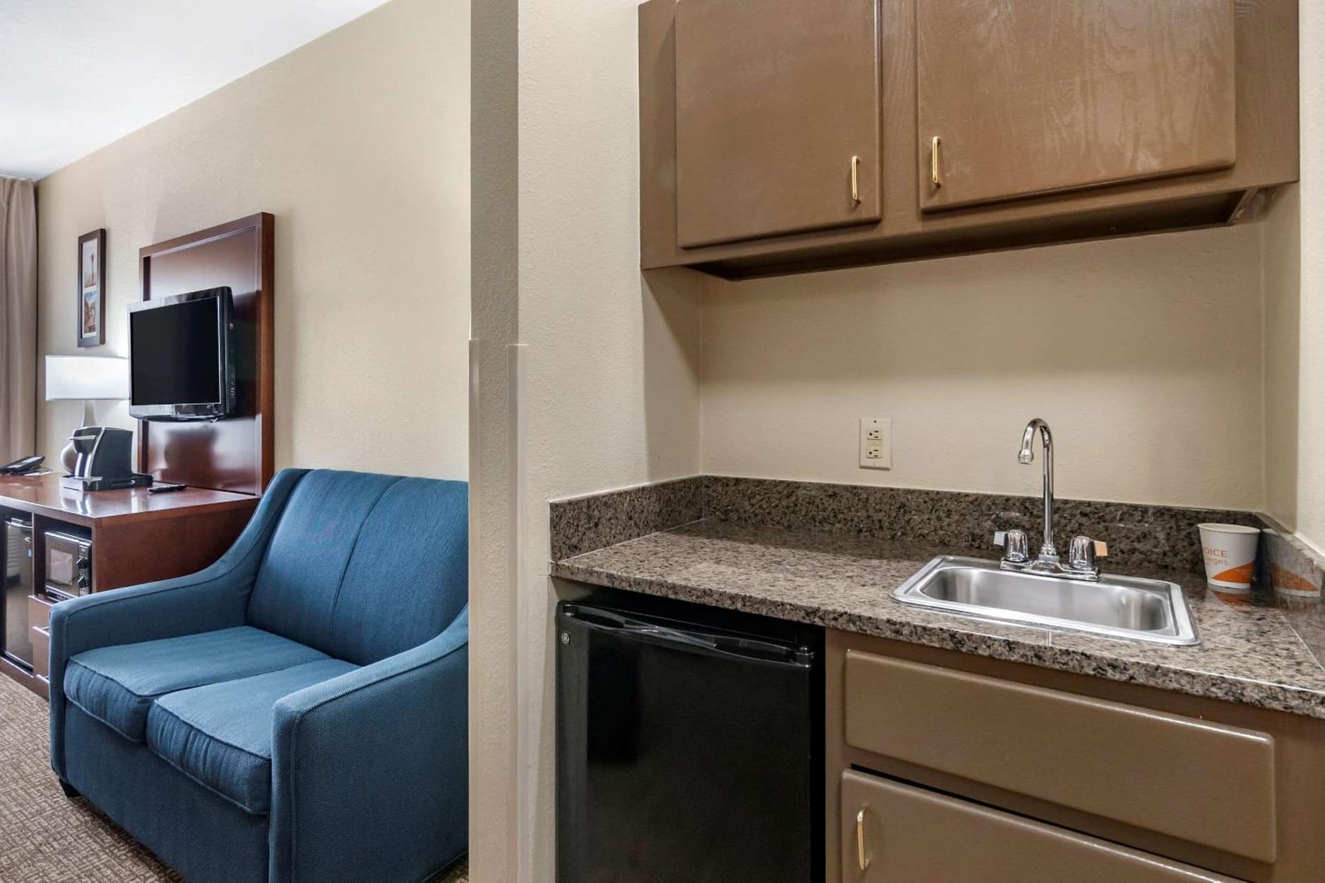 Comfort Inn & Suites Junction City - near Fort Riley interior in Junction City, KS — gallery photo 2