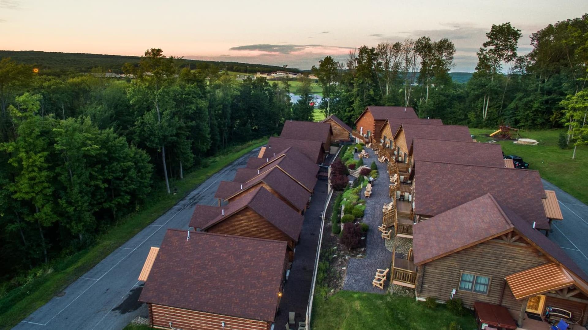 The Lodges at Sunset Village — hotel in McHenry, Illinois