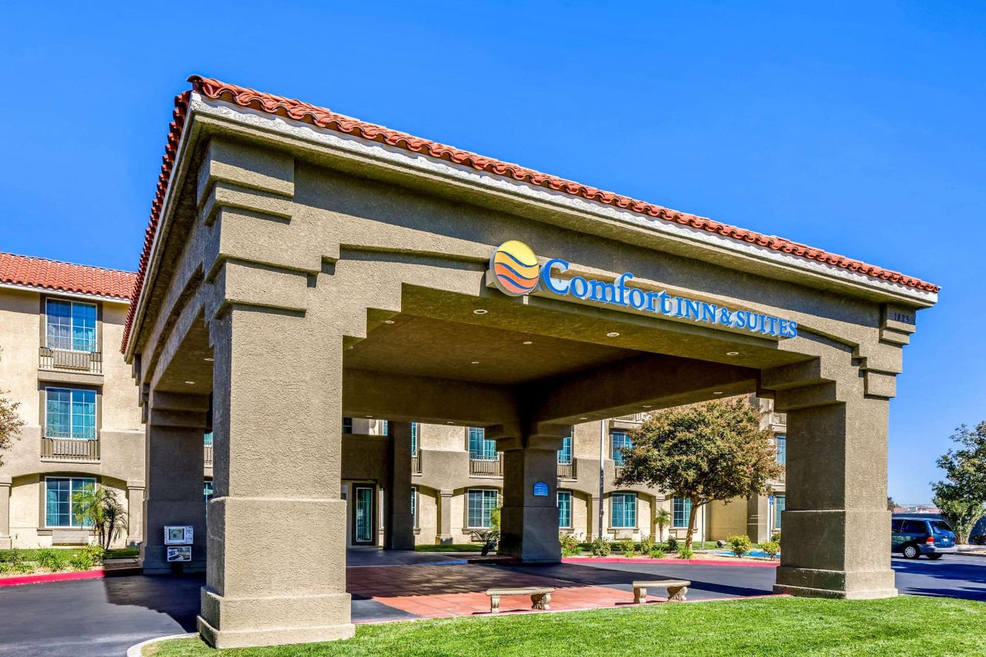 Comfort Inn & Suites Lancaster Antelope Valley — hotel in Lancaster, California