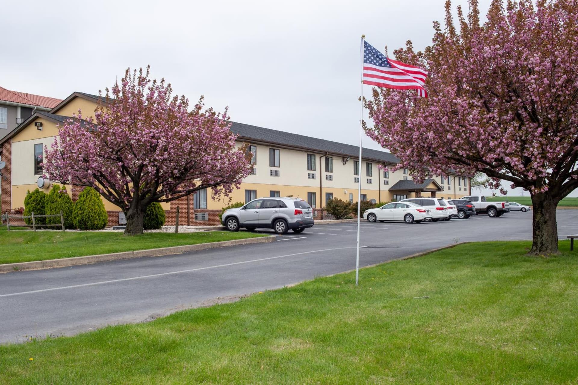 Eastbrook Inn — hotel in Ronks, Pennsylvania