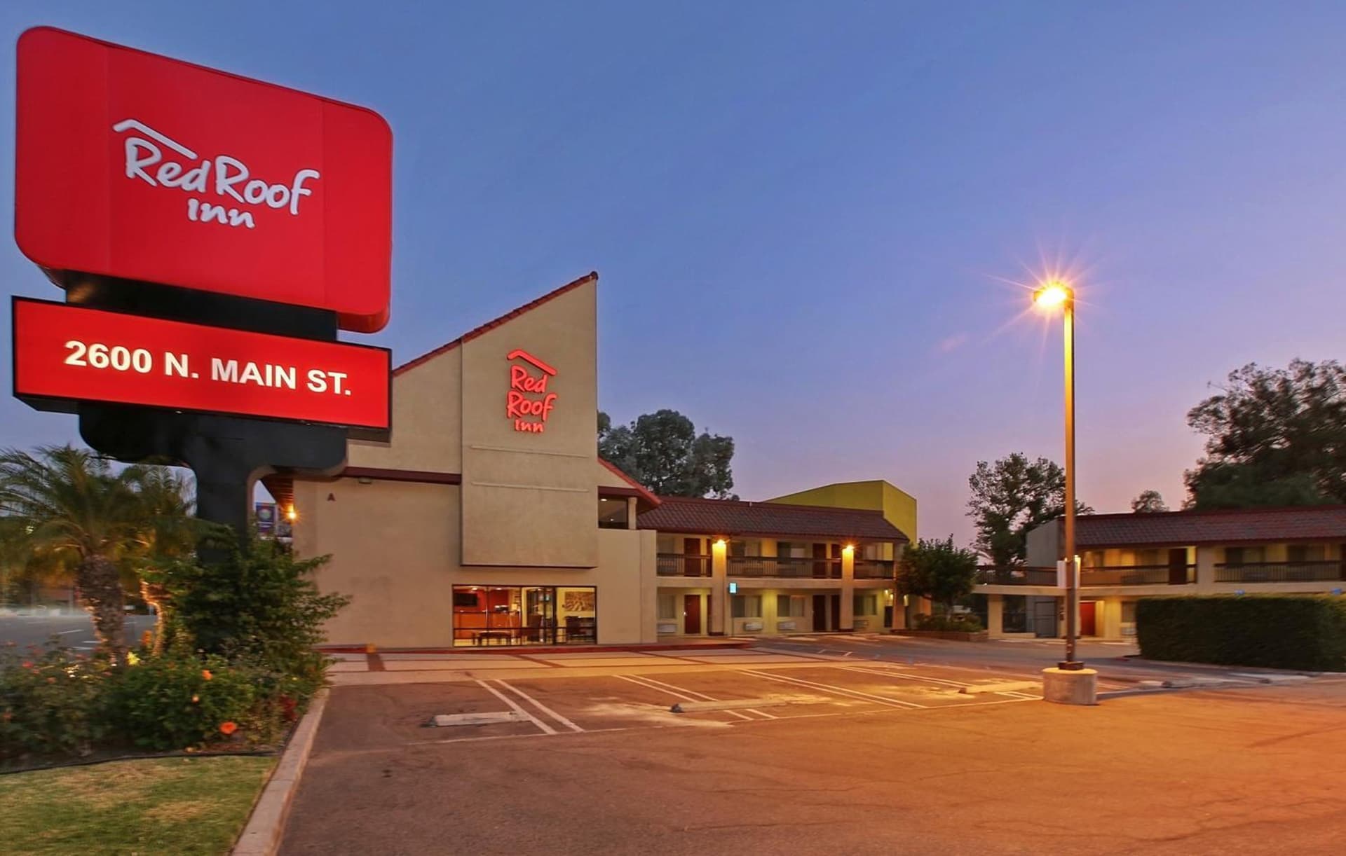 Red Roof Inn Santa Ana property views in Santa Ana, CA — gallery photo 3