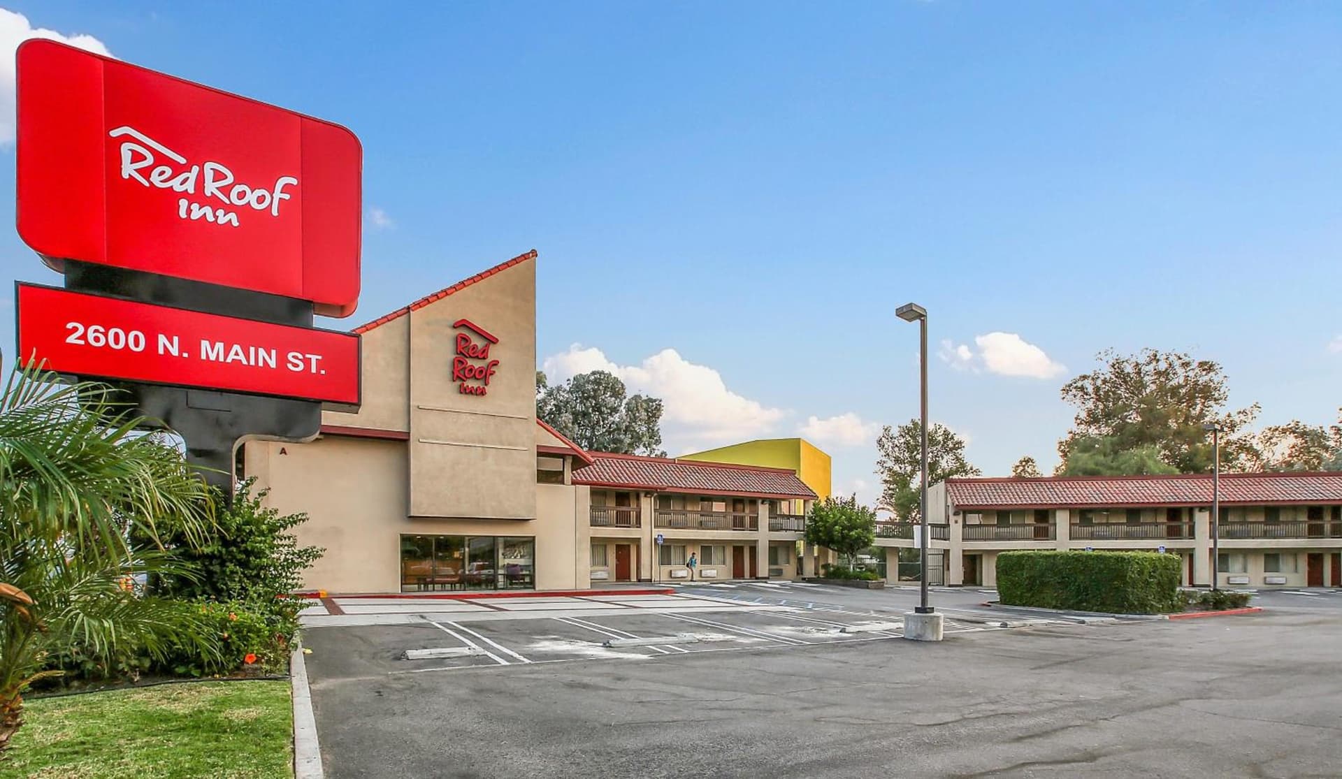Red Roof Inn Santa Ana interior in Santa Ana, CA — gallery photo 2