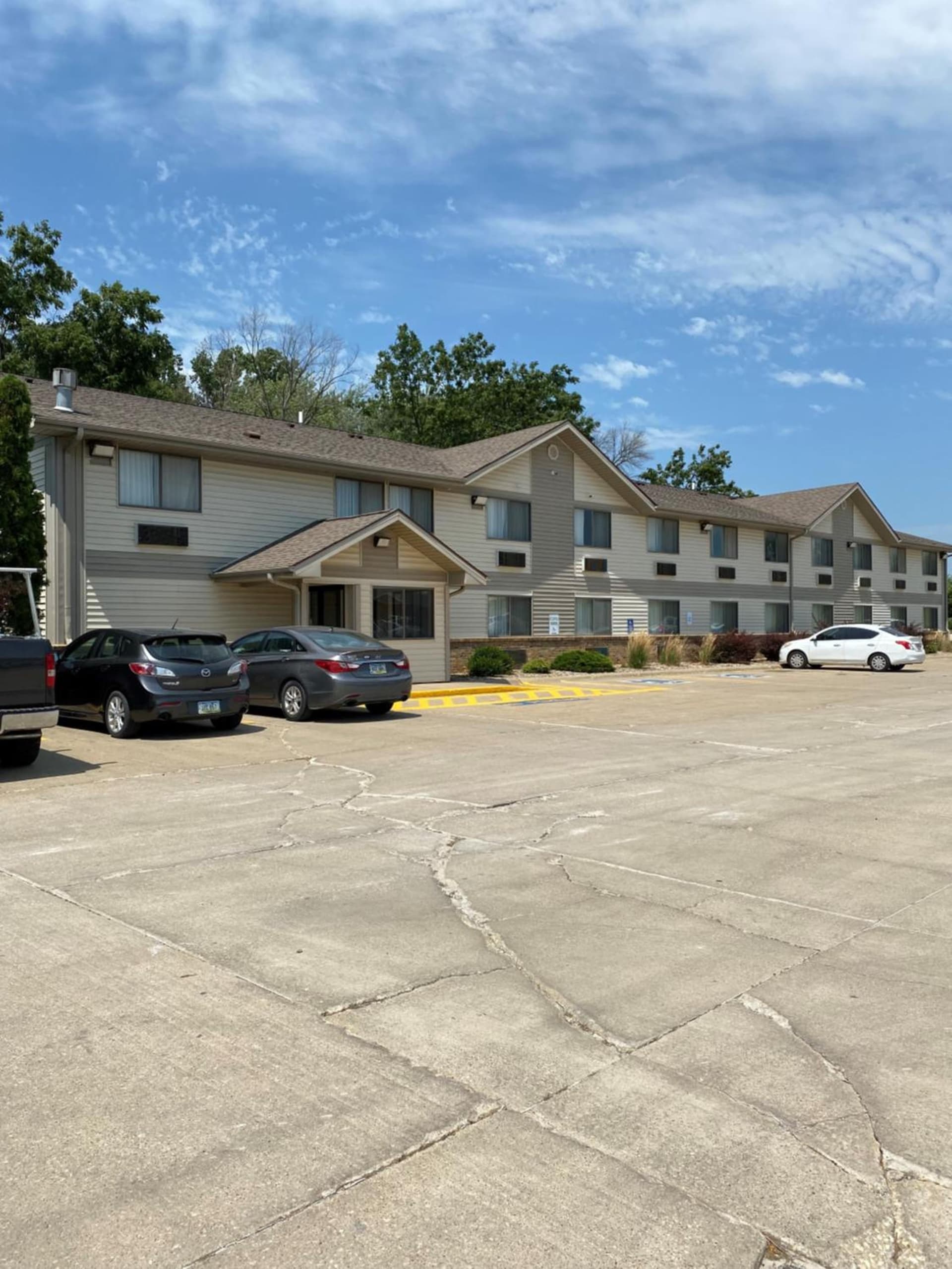 Super 8 by Wyndham Independence IA featured exterior or lobby in Independence, IA — similar hotel