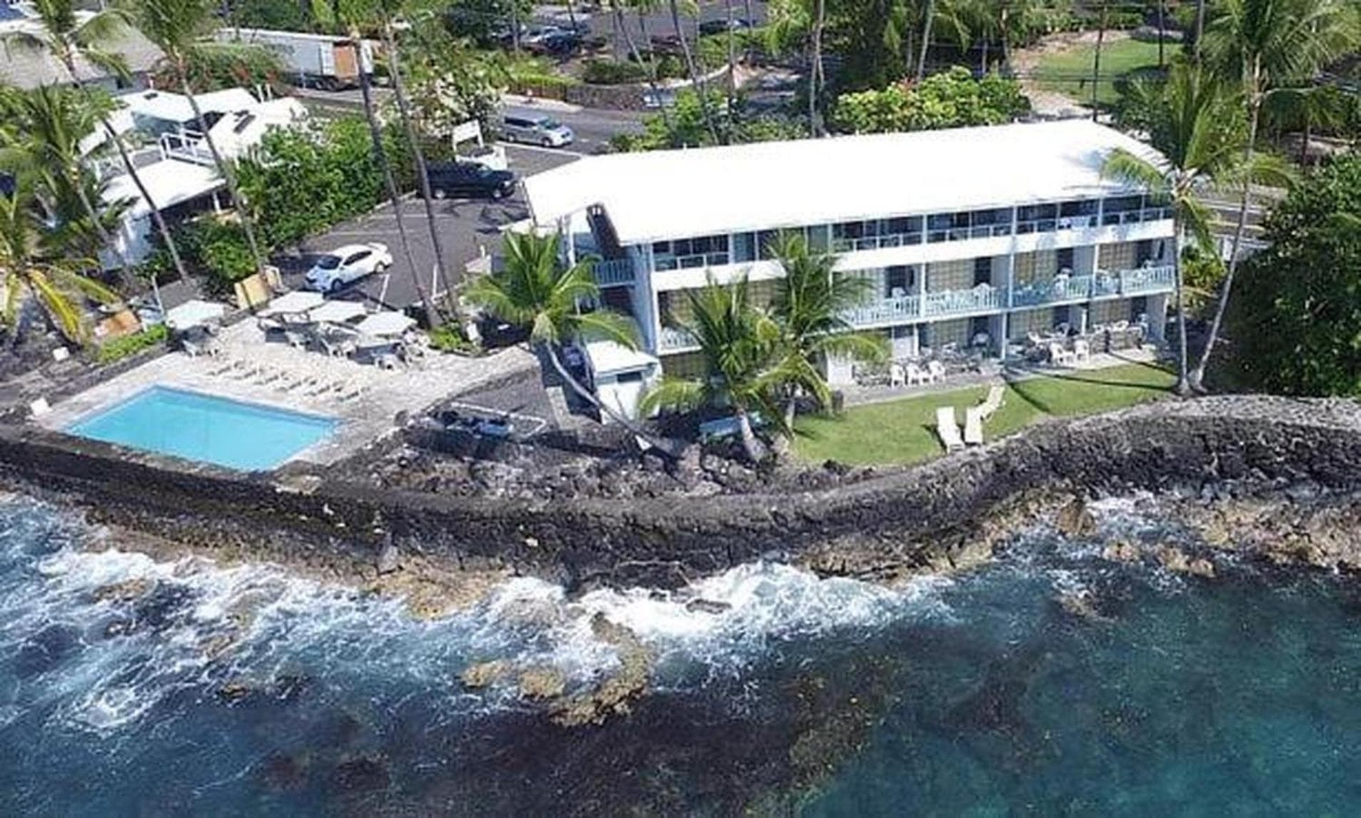 Kona Tiki Hotel - No Resort Fees featured exterior or lobby in Kailua-Kona, HI — similar hotel