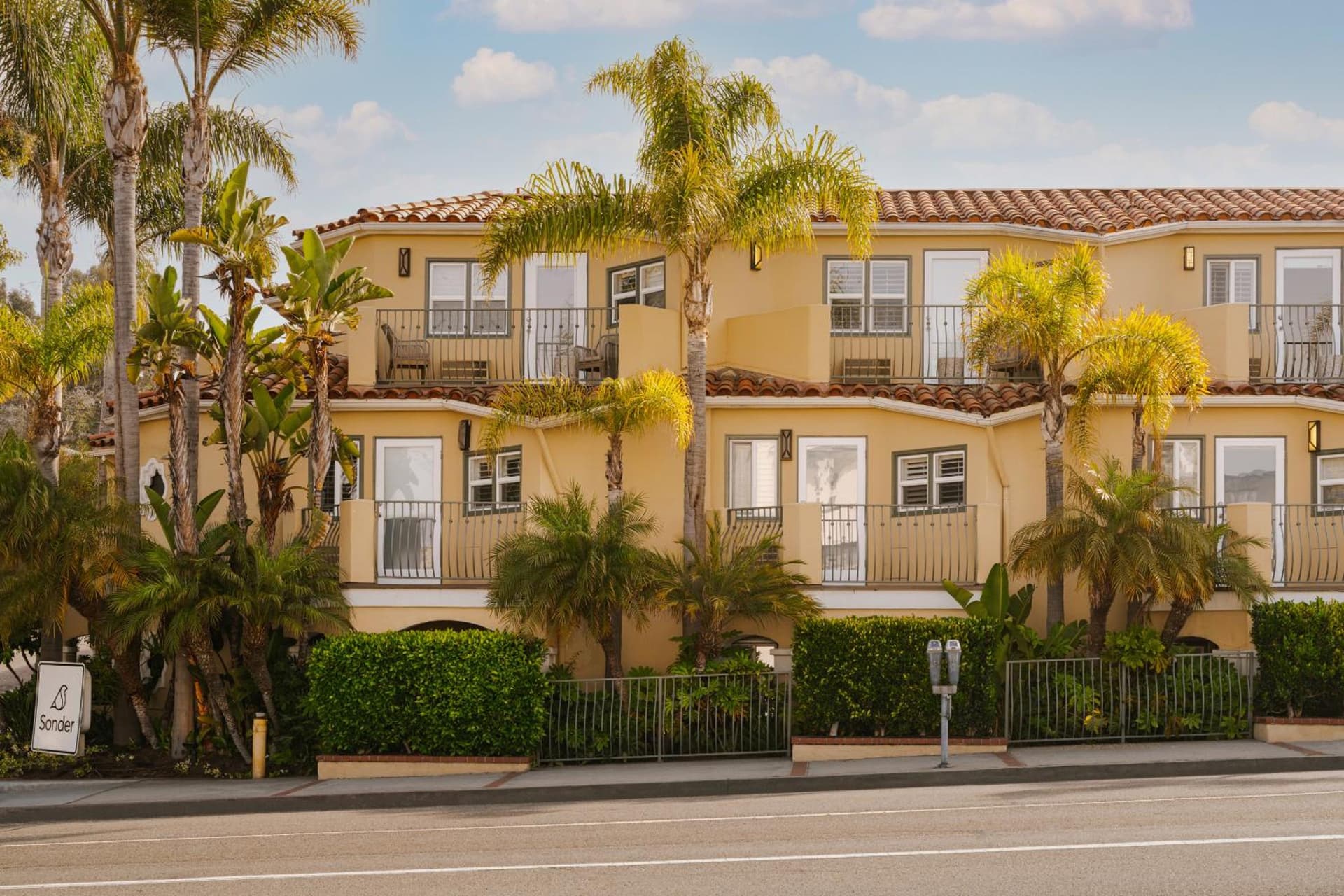 Sonder La Ensenada featured exterior or lobby in Laguna Beach, CA — similar hotel